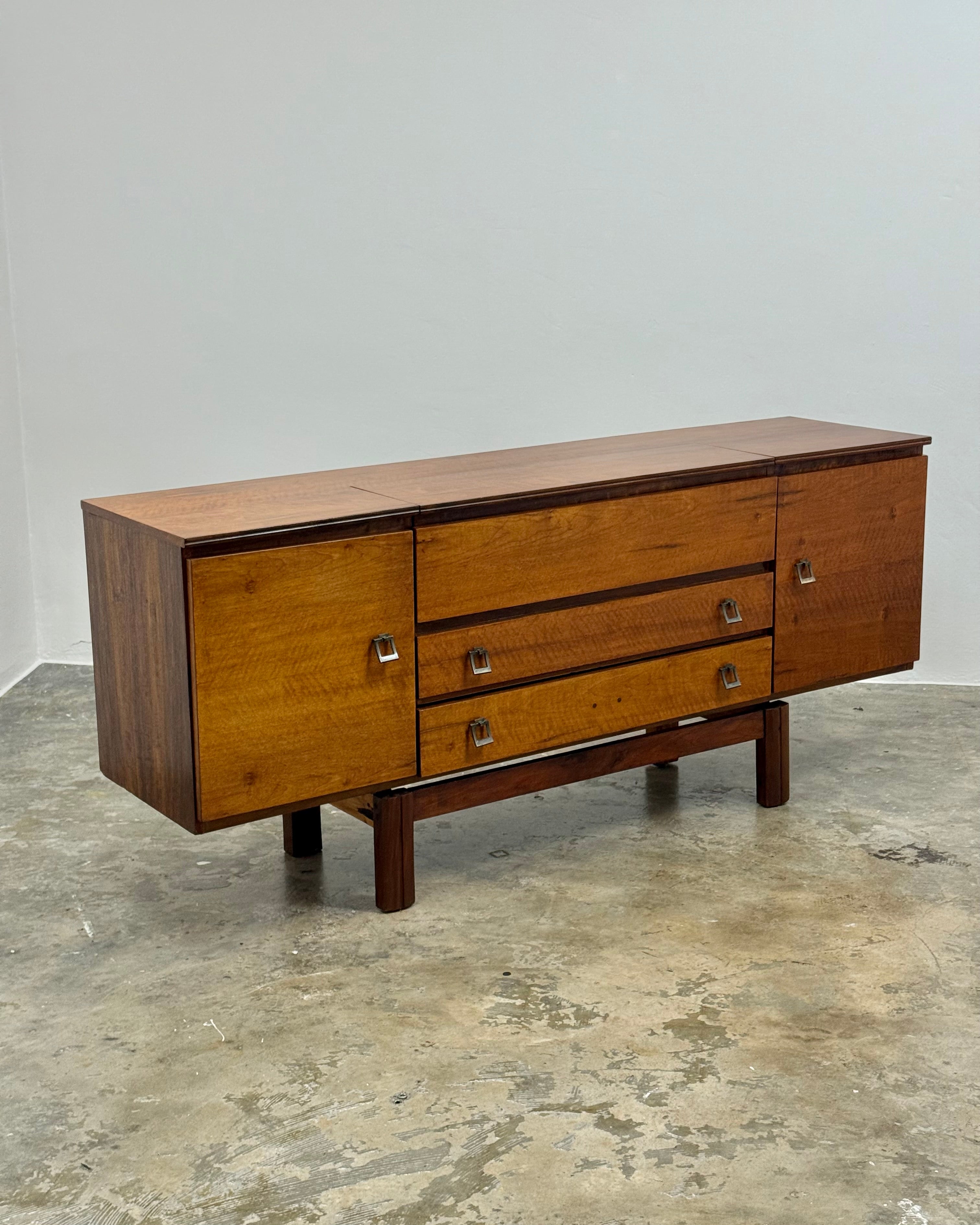 MID-CENTURY SIDEBOARD