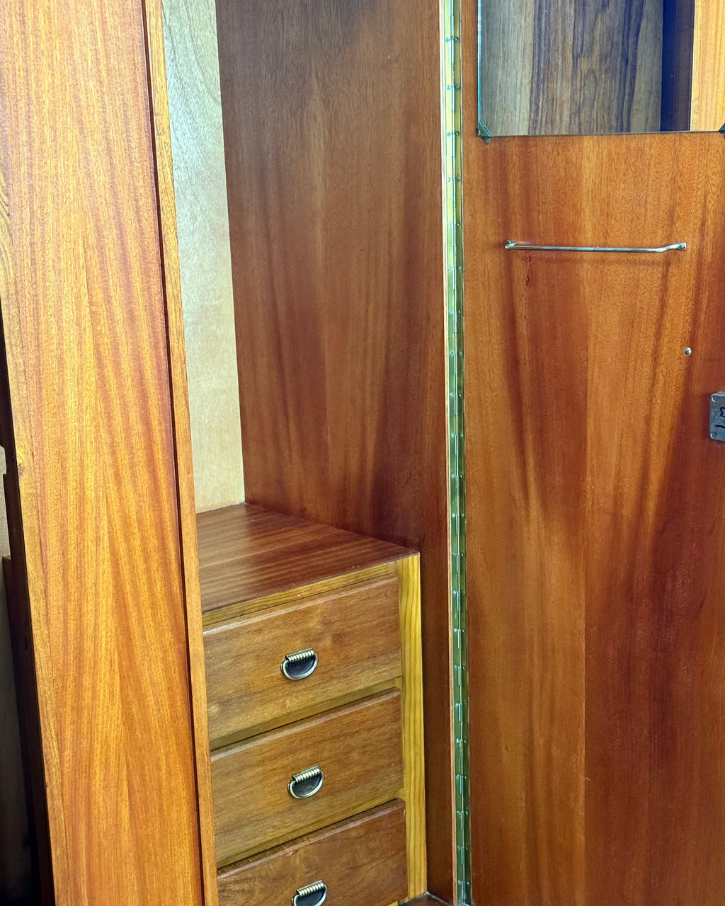 MEDIUM SIZED MID-CENTURY WARDROBE
