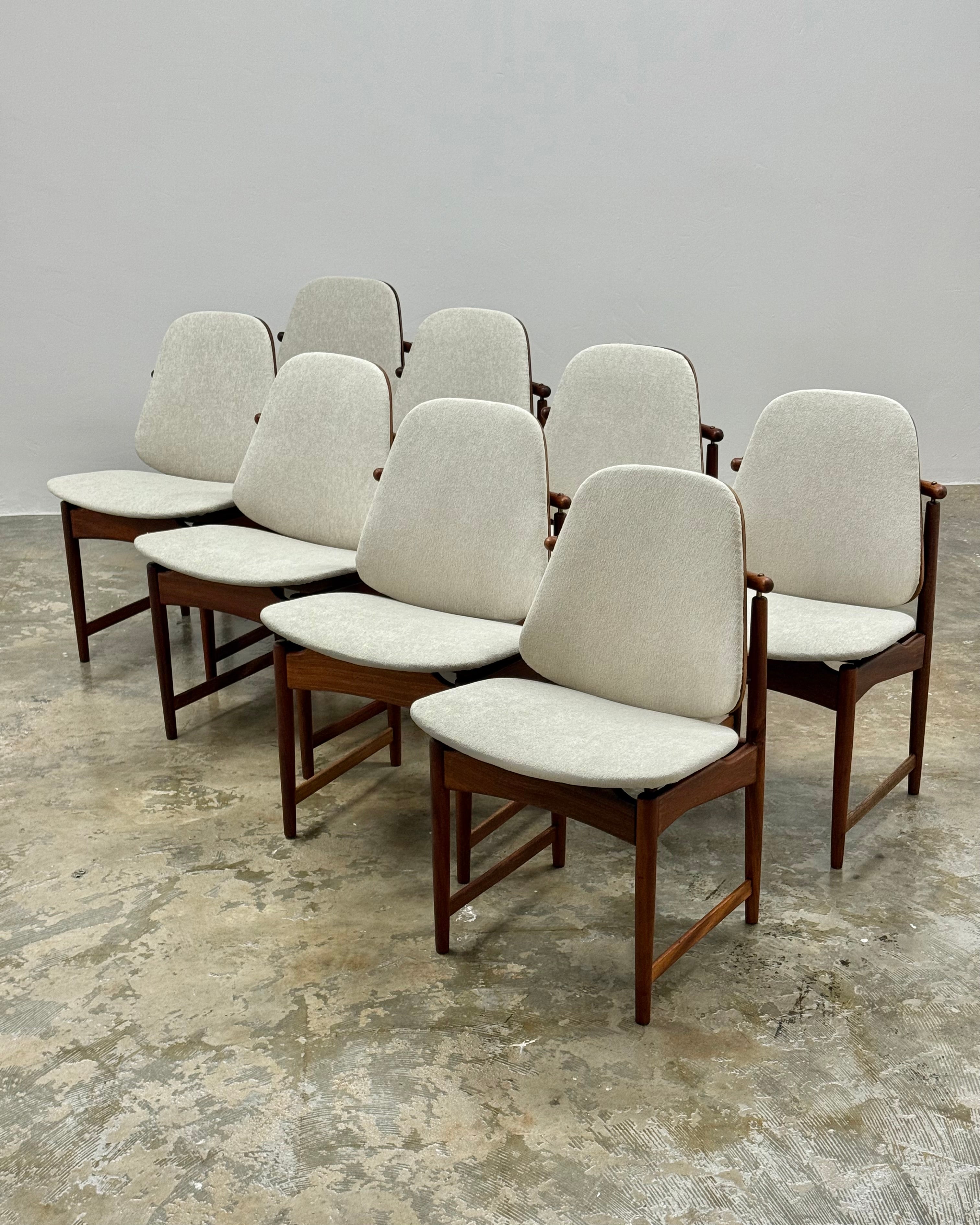 SET OF 8 x FRYSTARK DINING CHAIRS