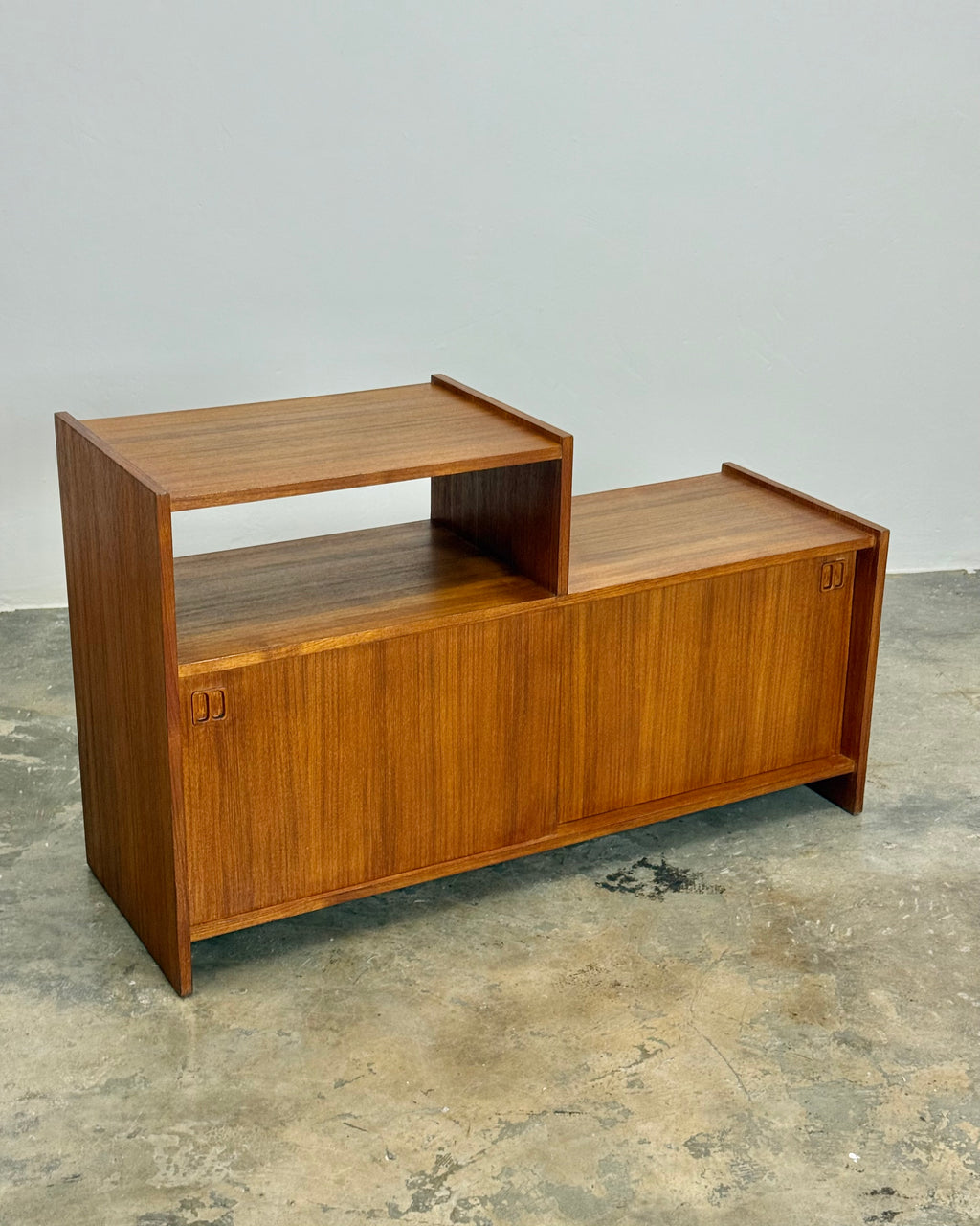 MID-CENTURY RECORD CABINET / HIFI STAND