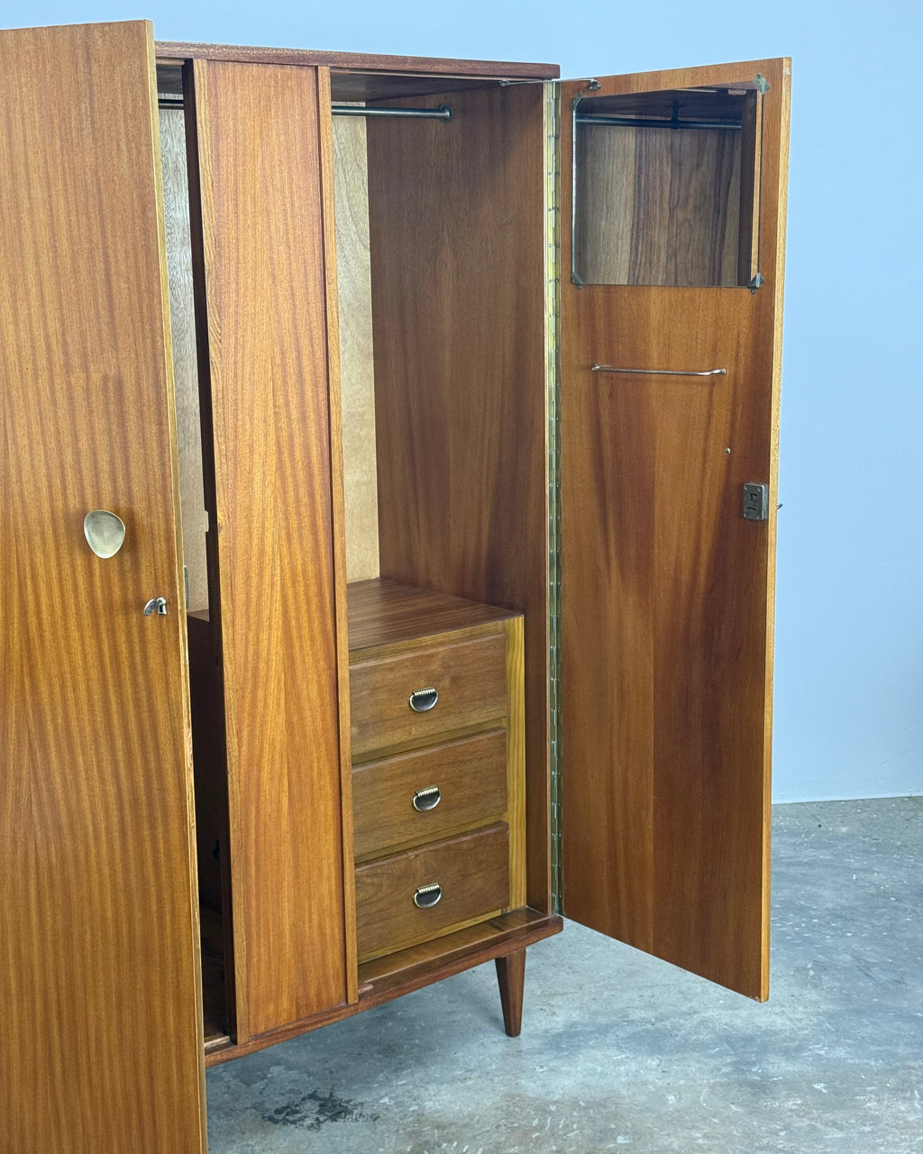 MEDIUM SIZED MID-CENTURY WARDROBE