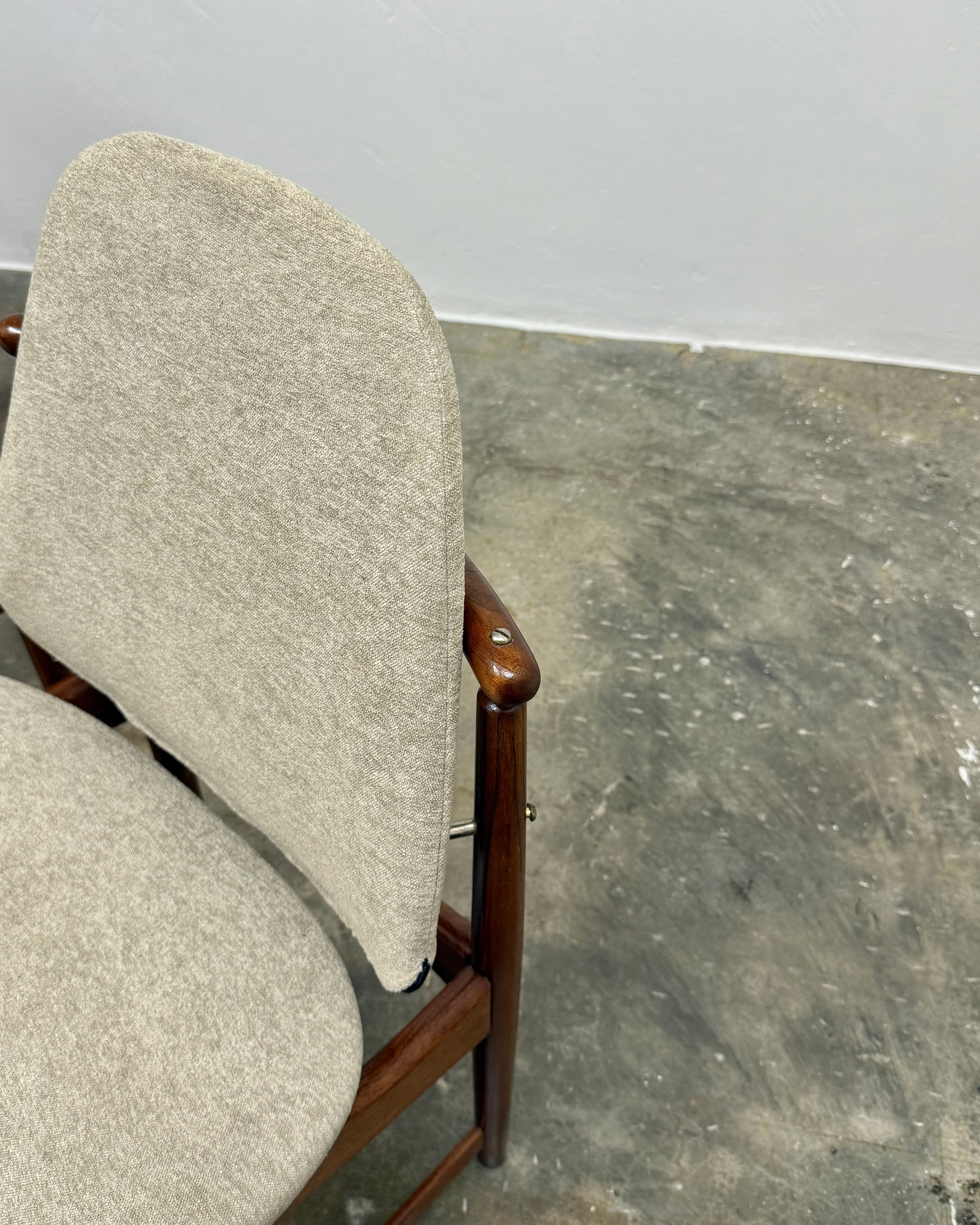 SET OF 8 x FRYSTARK DINING CHAIRS