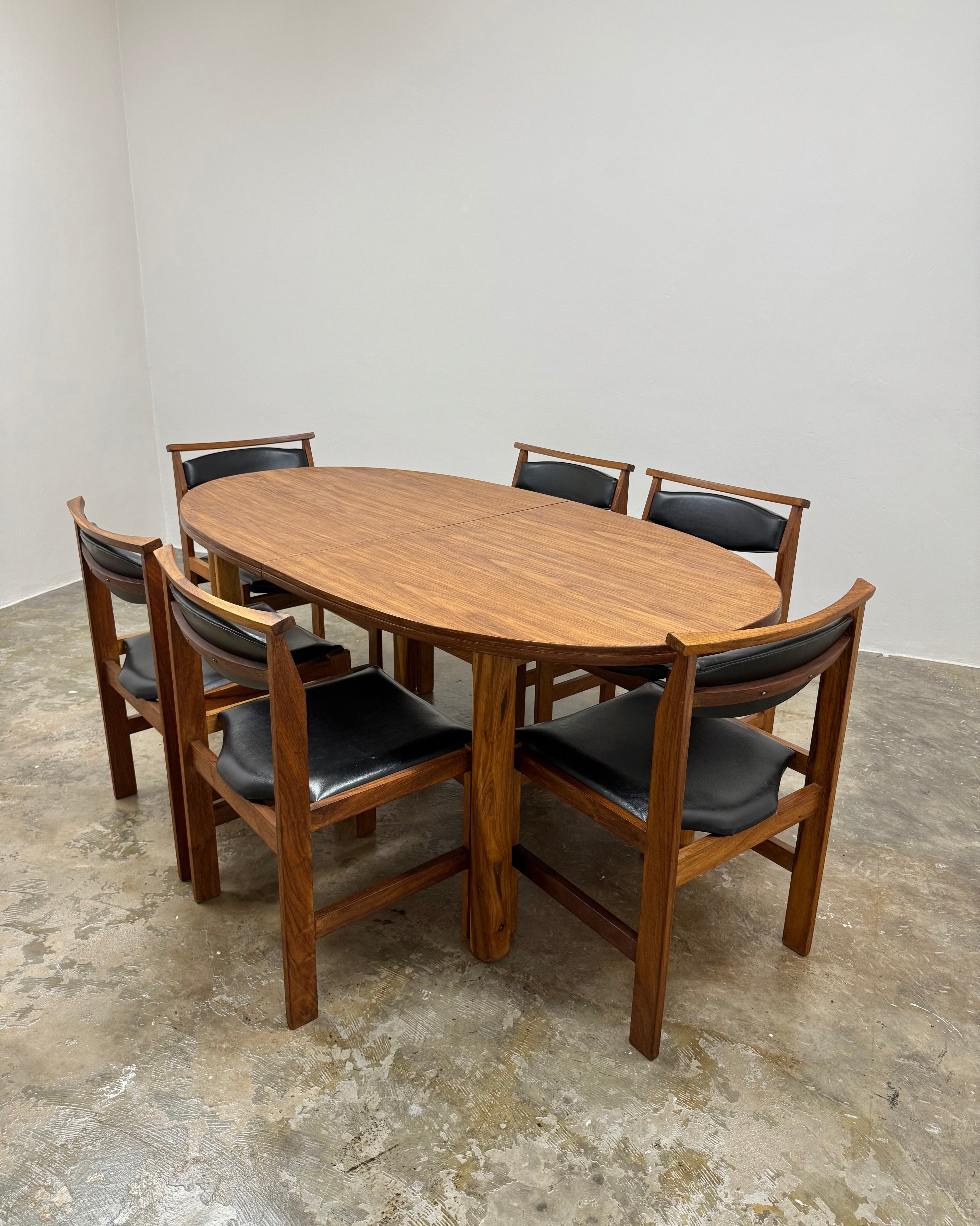 6 SEATER DINING SET IN KIAAT BY KALLENBACH