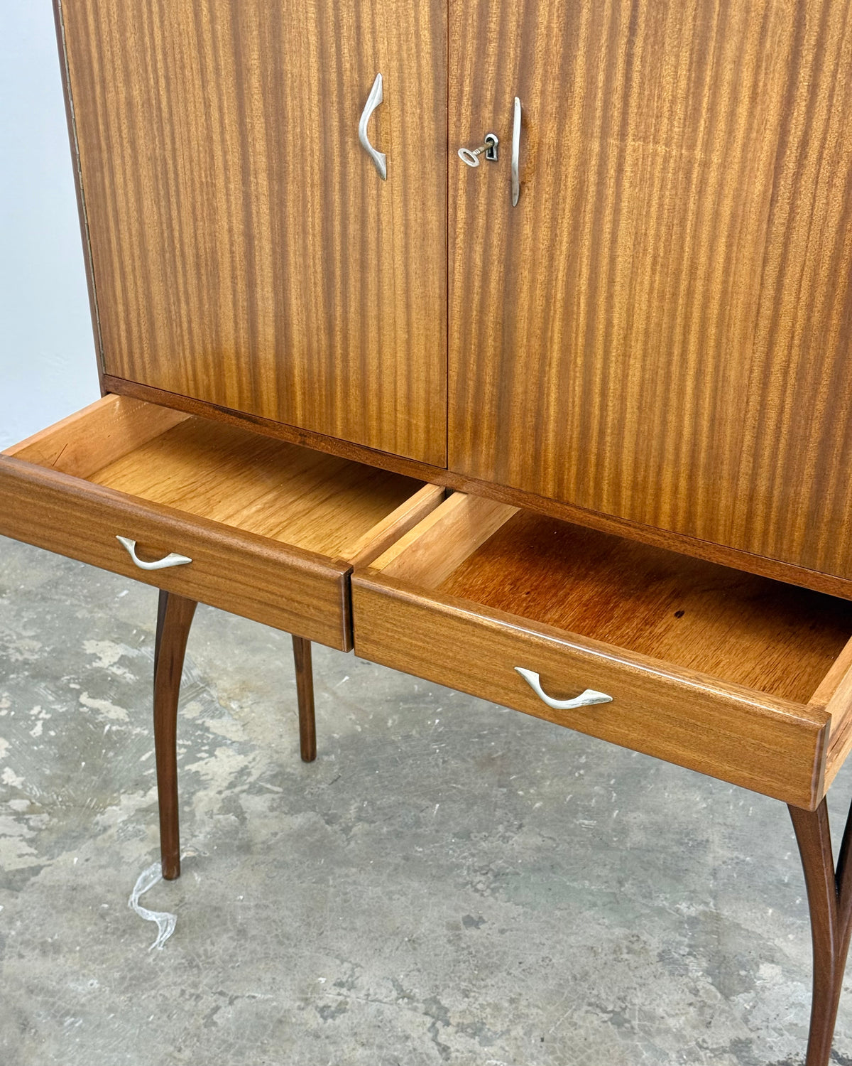 MID-CENTURY DRINKS CABINET