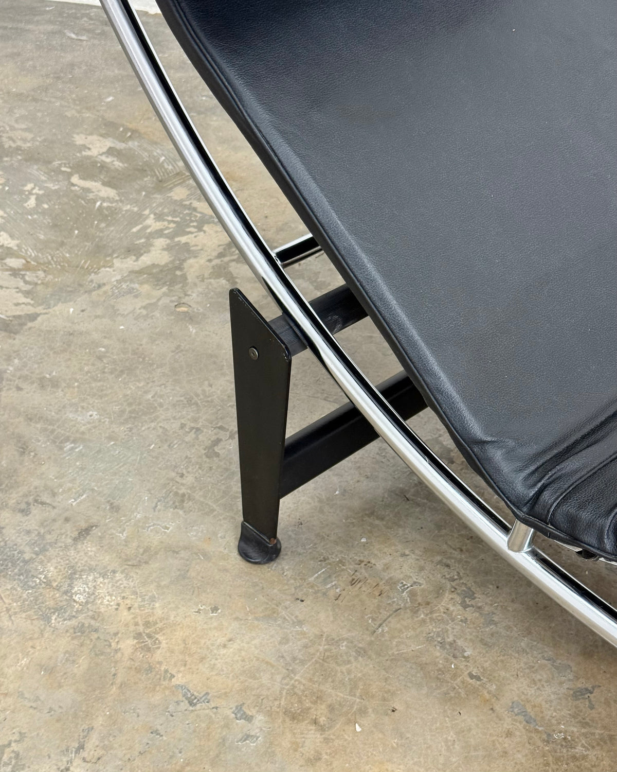 LE CORBUSIER LC4 STYLE CHAISE