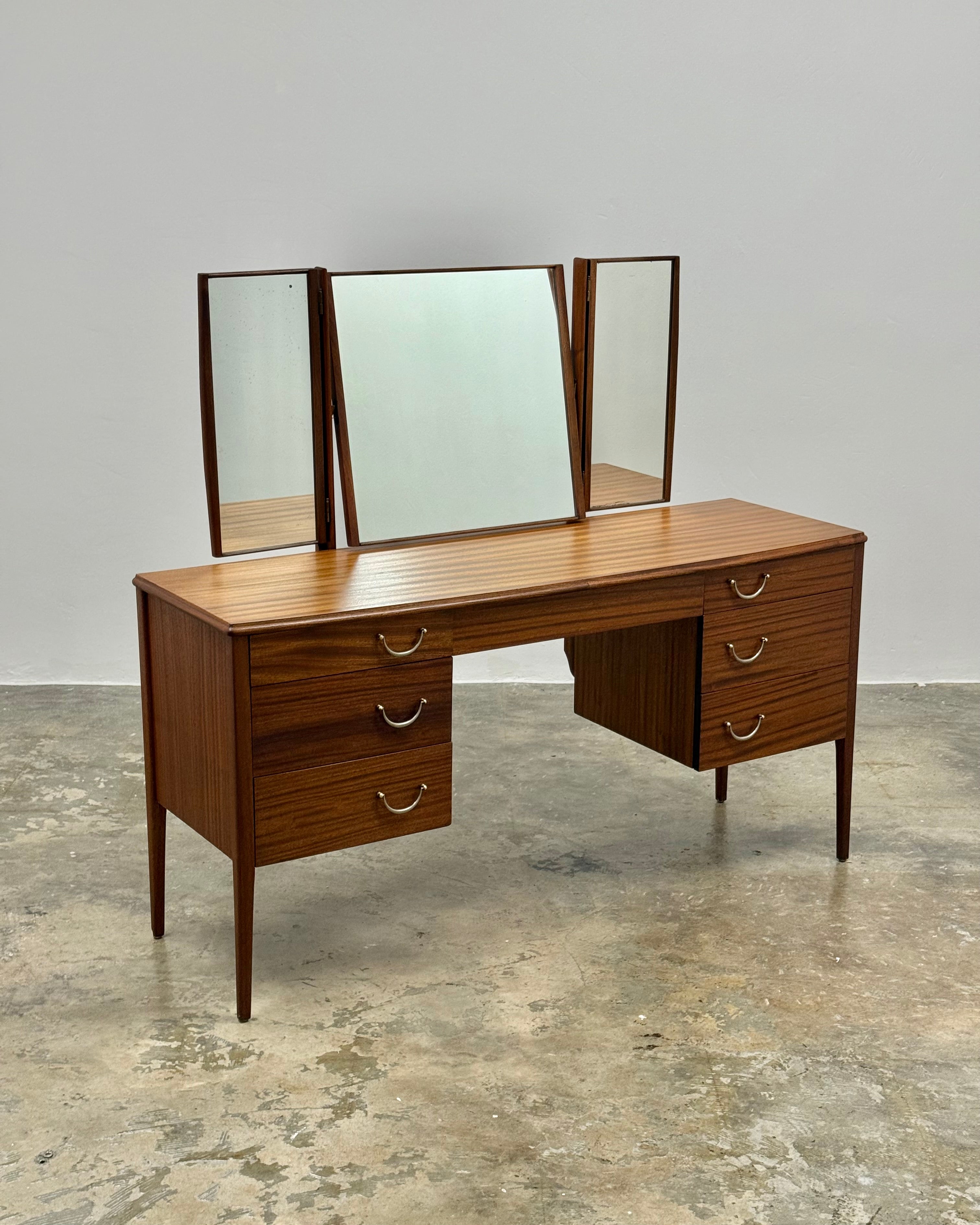 MID-CENTURY DRESSING TABLE BY DS VORSTER