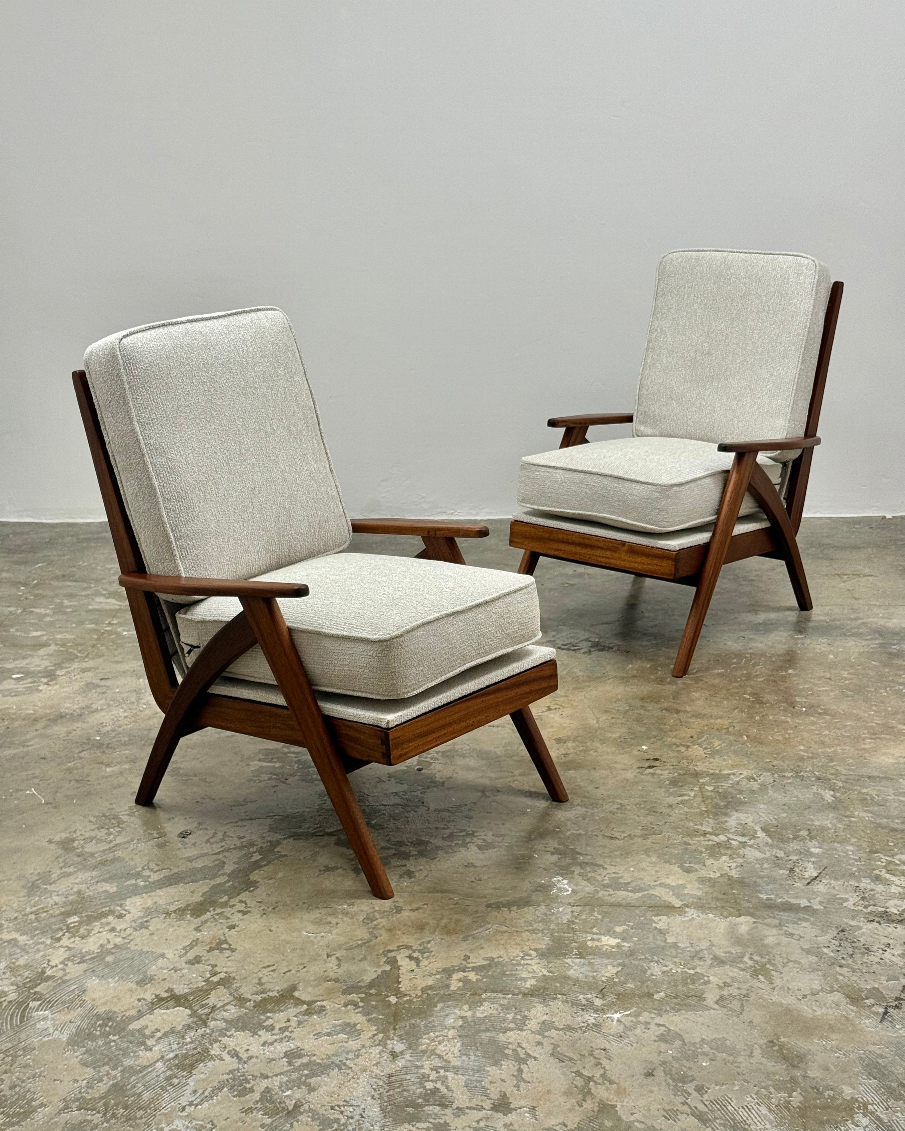 PAIR OF MID-CENTURY ARMCHAIRS