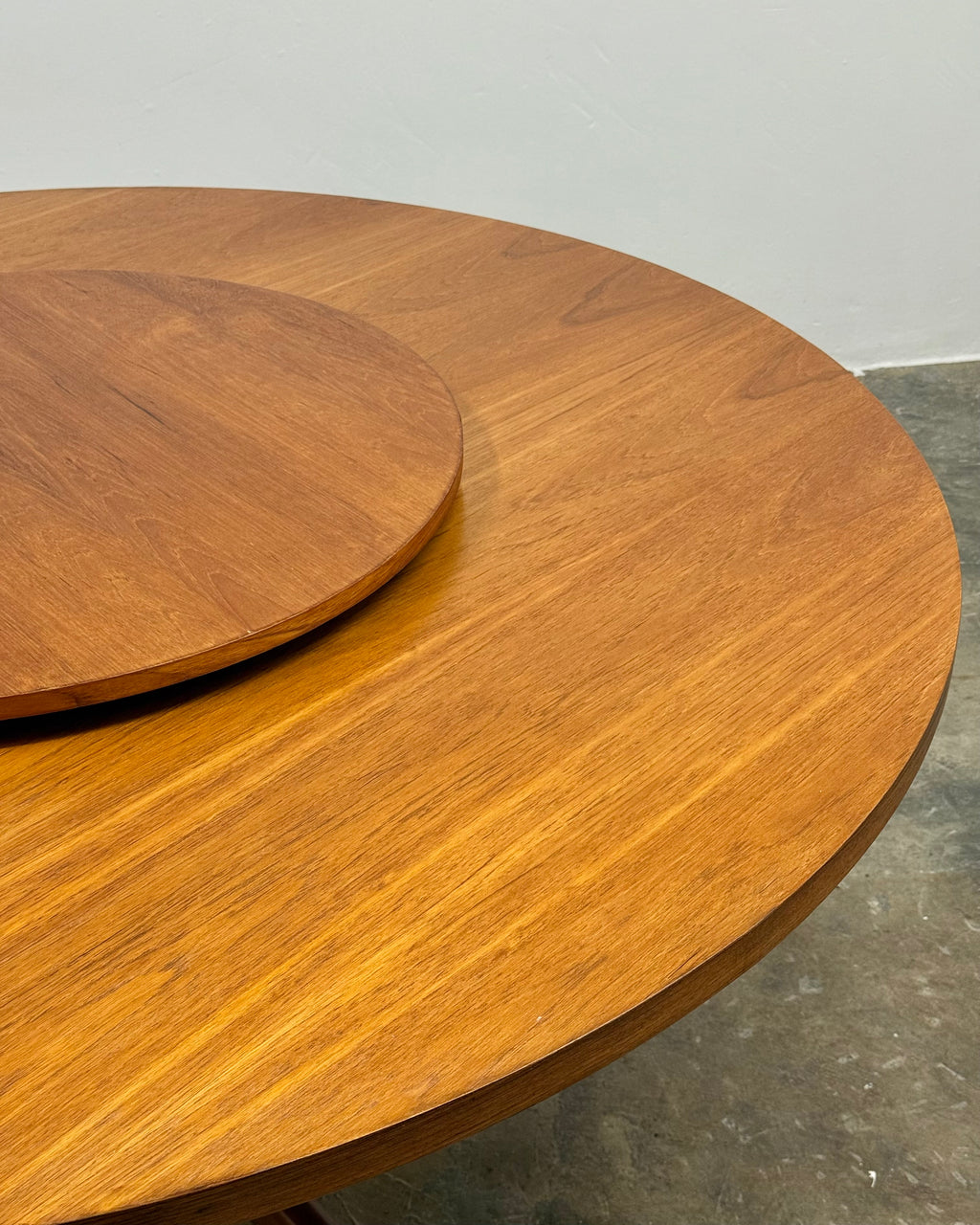 MID-CENTURY DINING TABLE BY FRYSTARK