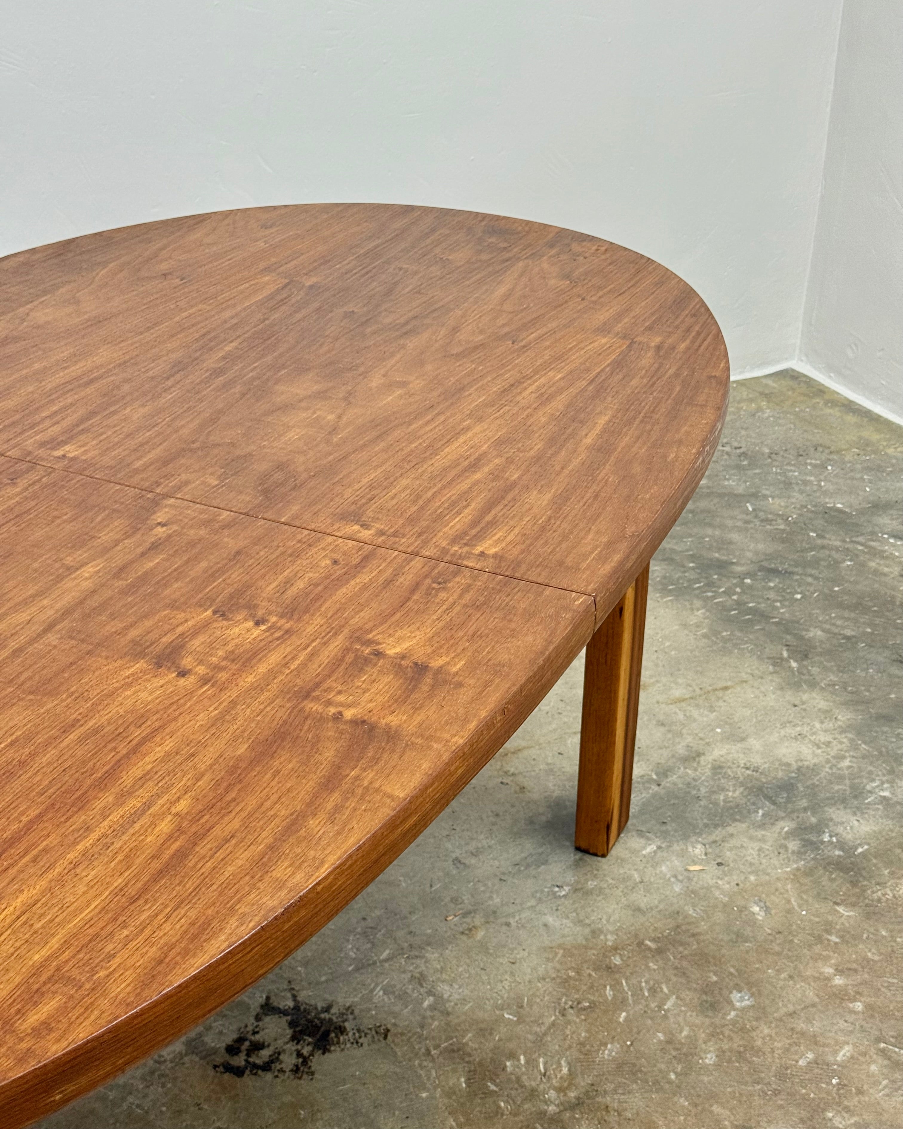 MID-CENTURY EXTENDABLE DINING TABLE IN KIAAT