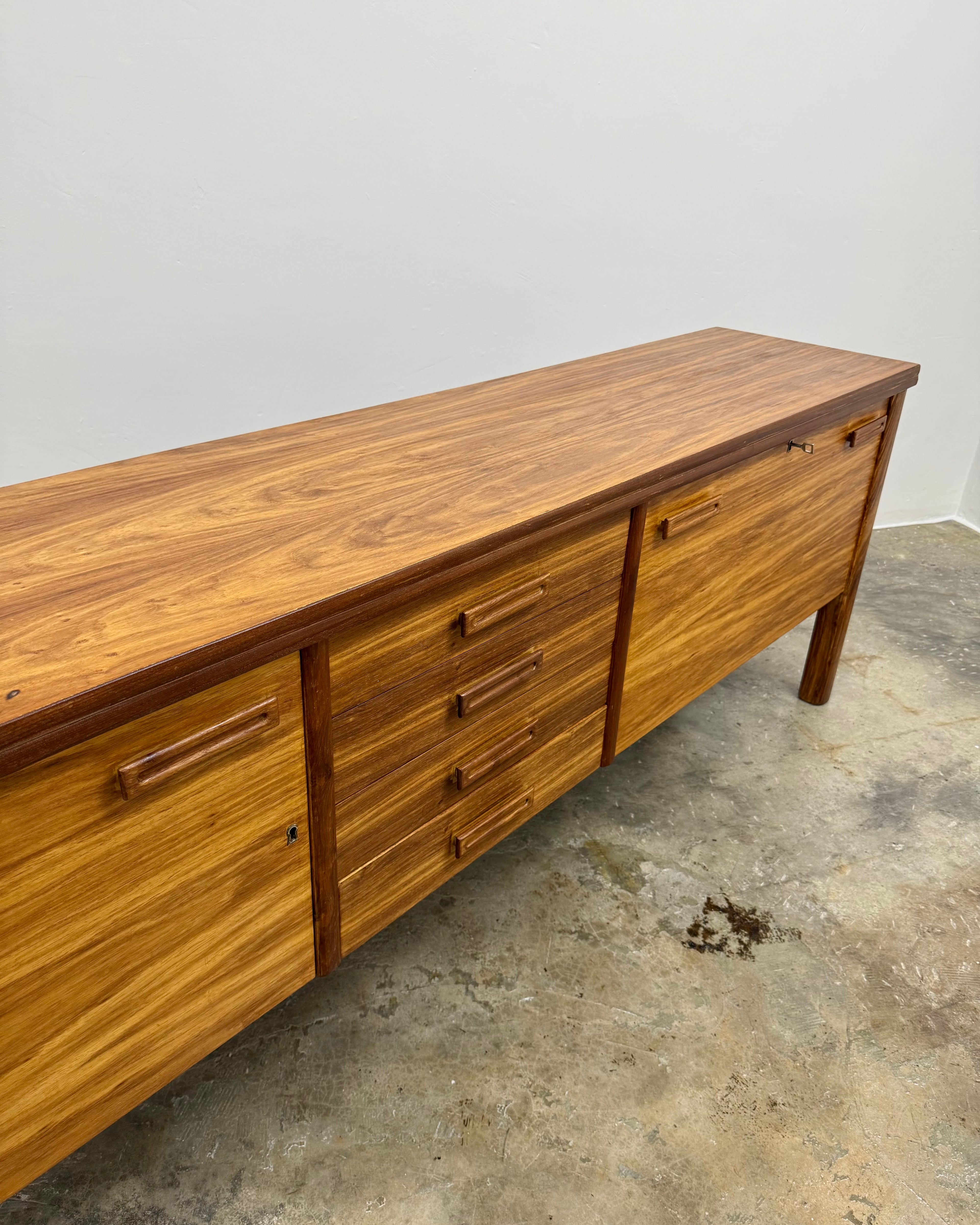 SIDEBOARD IN KIAAT BY KALLENBACH