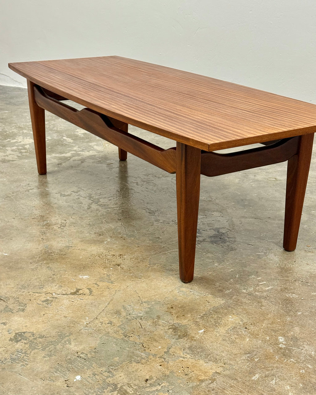 MID-CENTURY COFFEE TABLE
