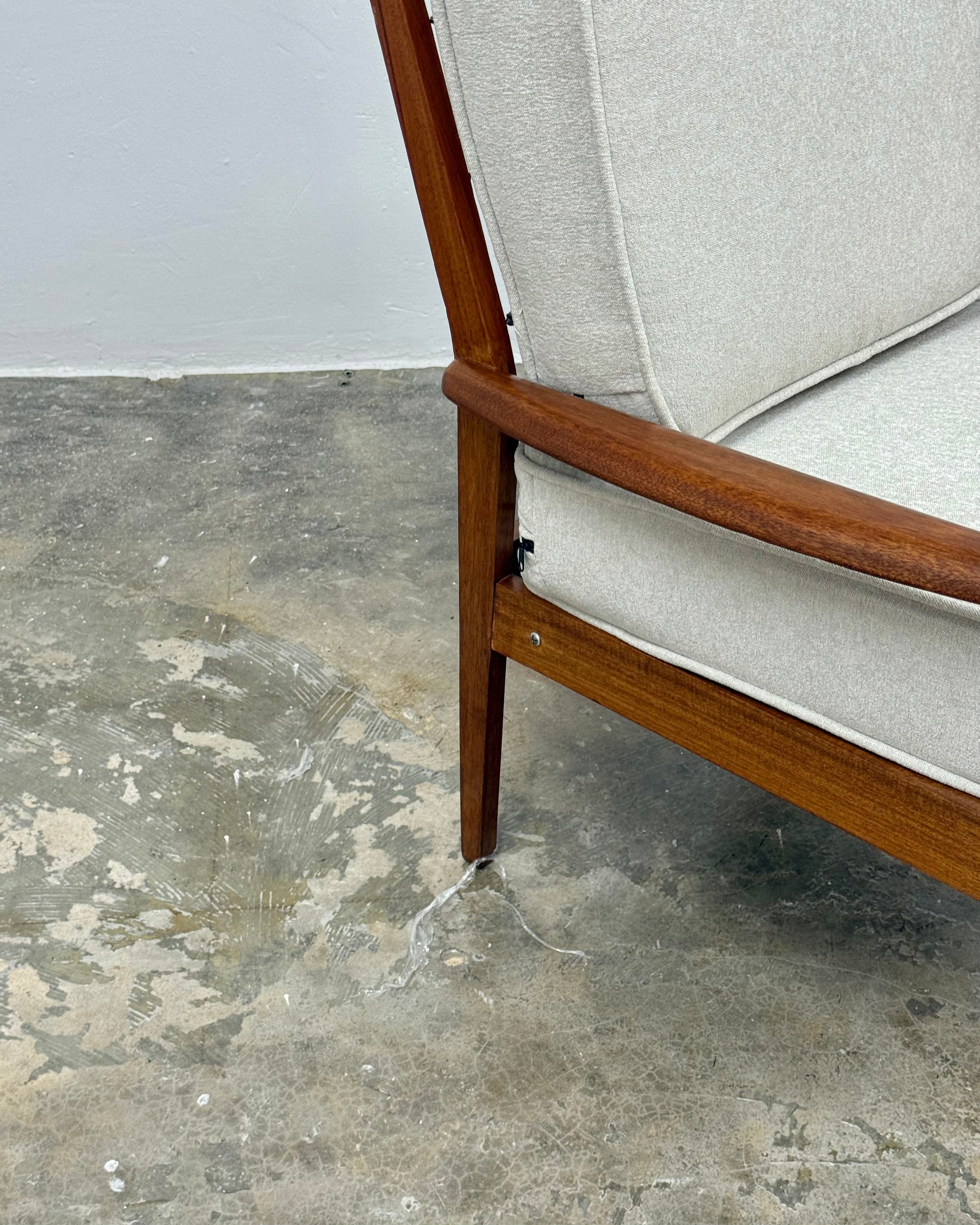 MID-CENTURY ARMCHAIR PAIR BY PARKER-KNOLL 1