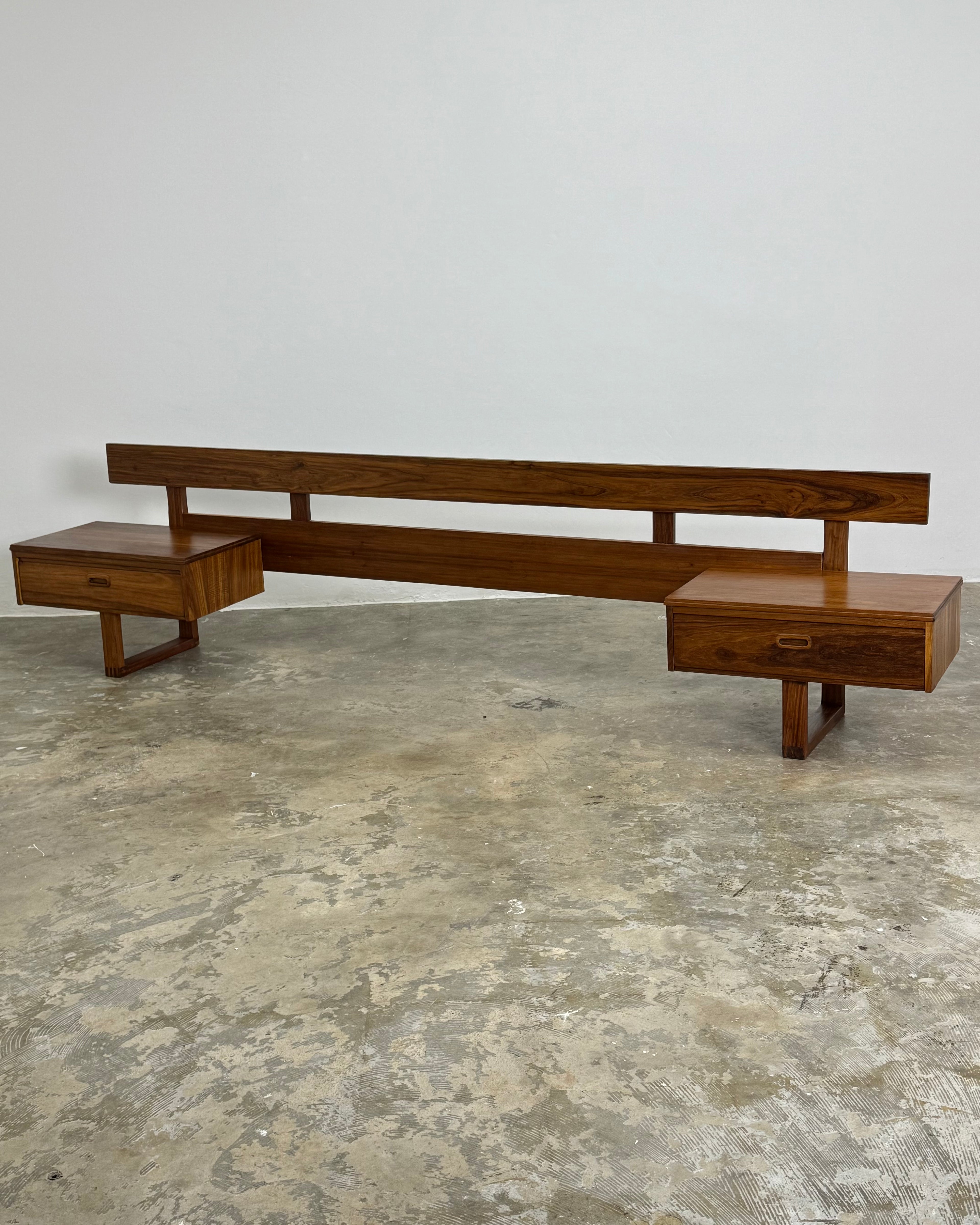 MID-CENTURY KIAAT HEADBOARD (QUEEN)