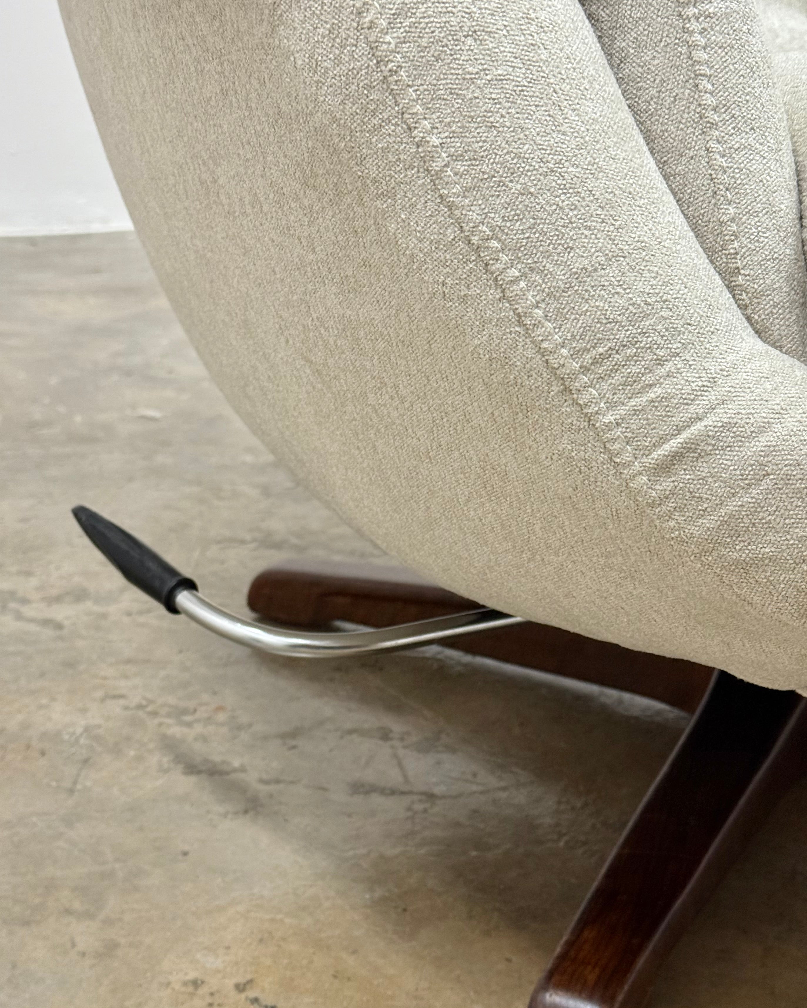 MID-CENTURY SWIVEL CHAIR BY GRAFTON EVEREST