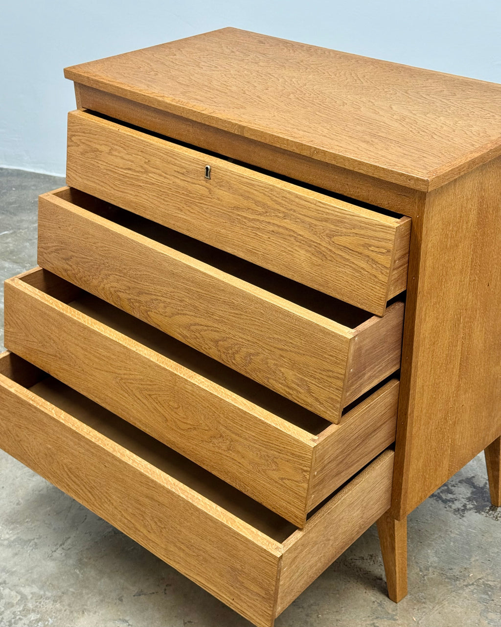RETRO OAK CHEST OF DRAWERS