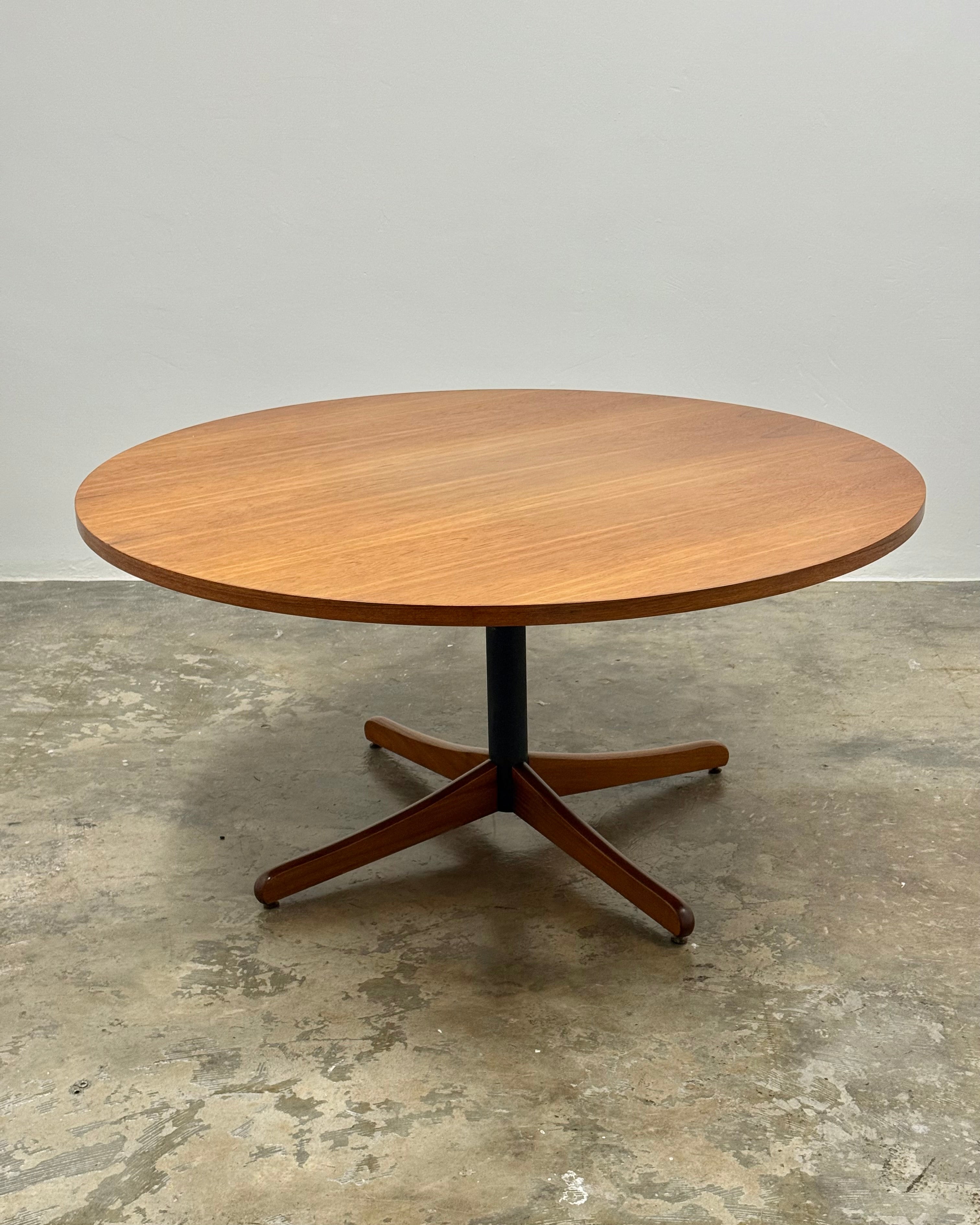 MID-CENTURY DINING TABLE BY FRYSTARK