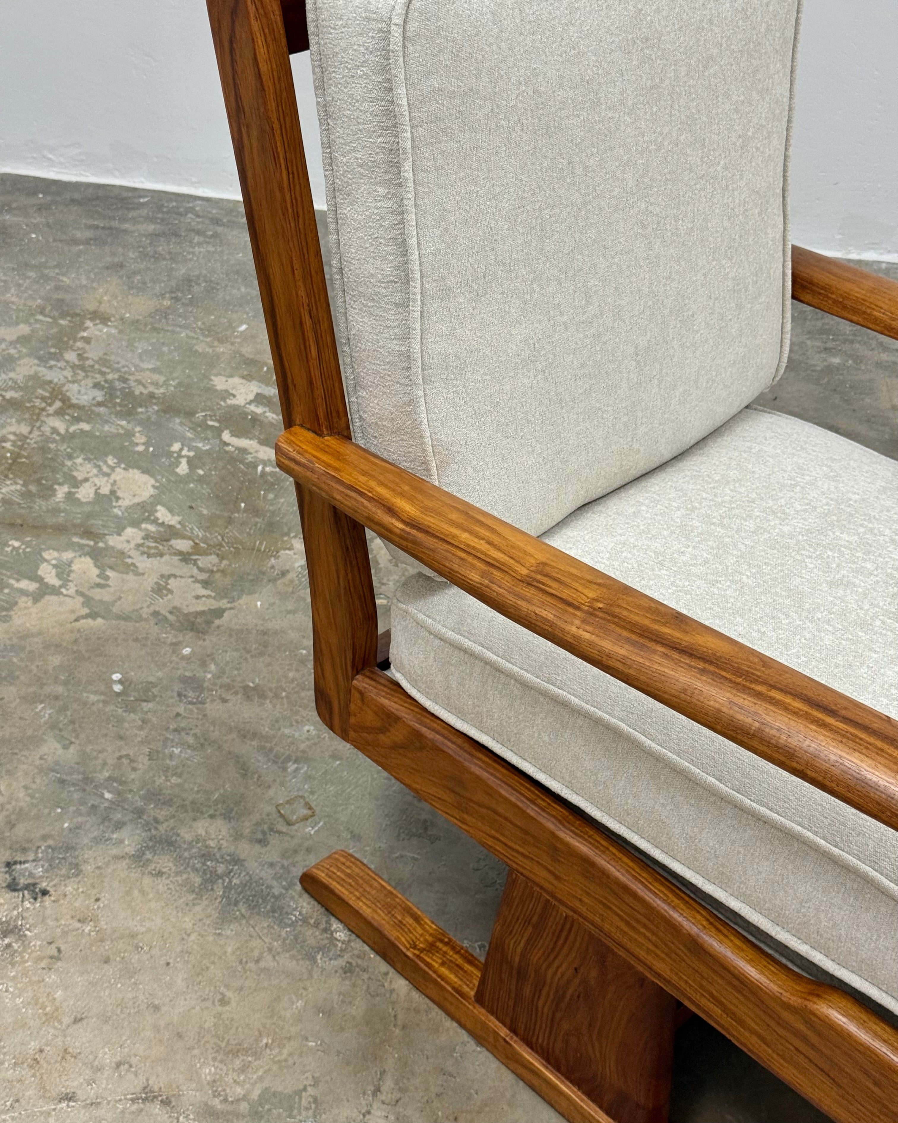 MID-CENTURY ARMCHAIR IN KIAAT