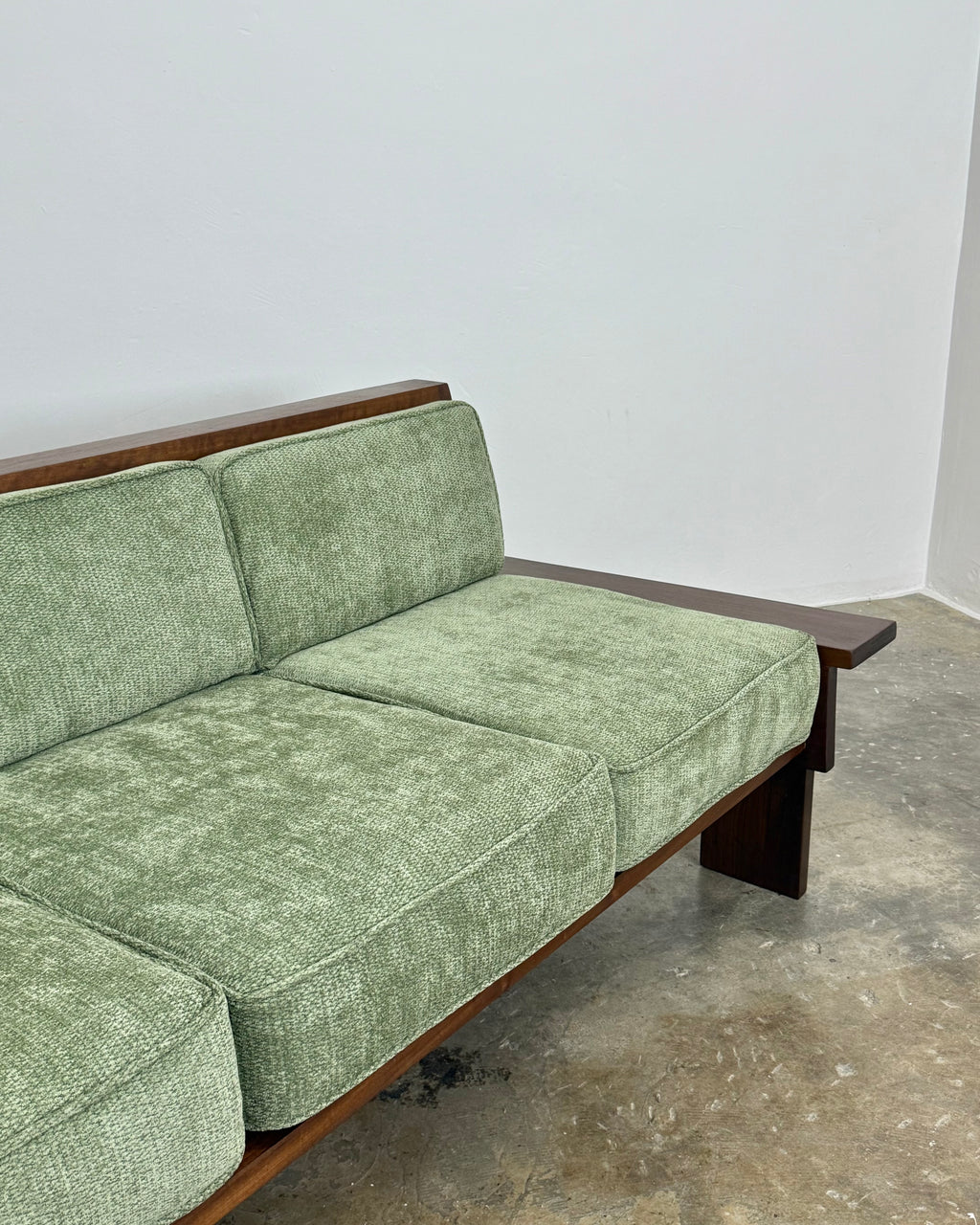 MID-CENTURY 3 SEATER COUCH