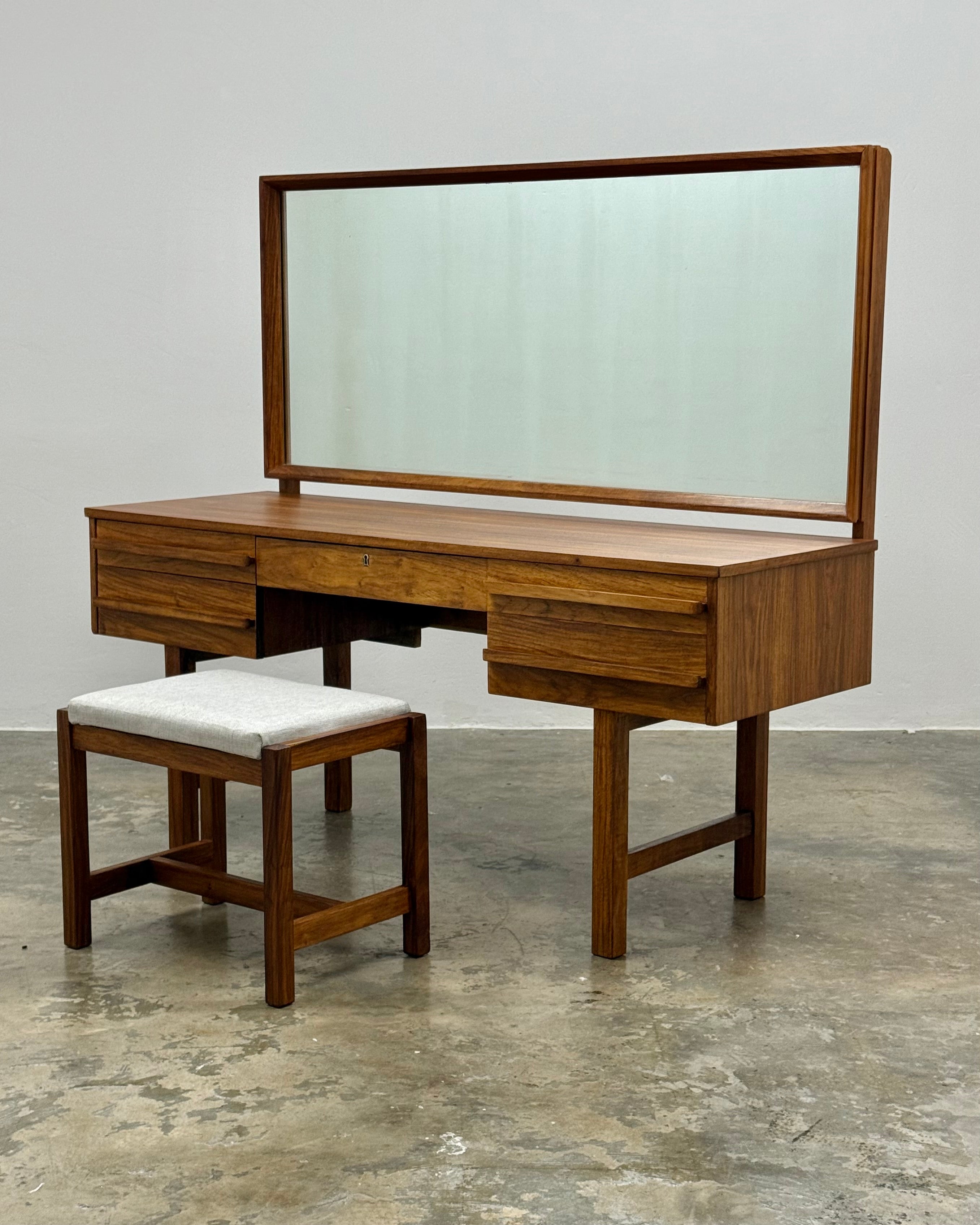 MID-CENTURY DRESSING TABLE & STOOL