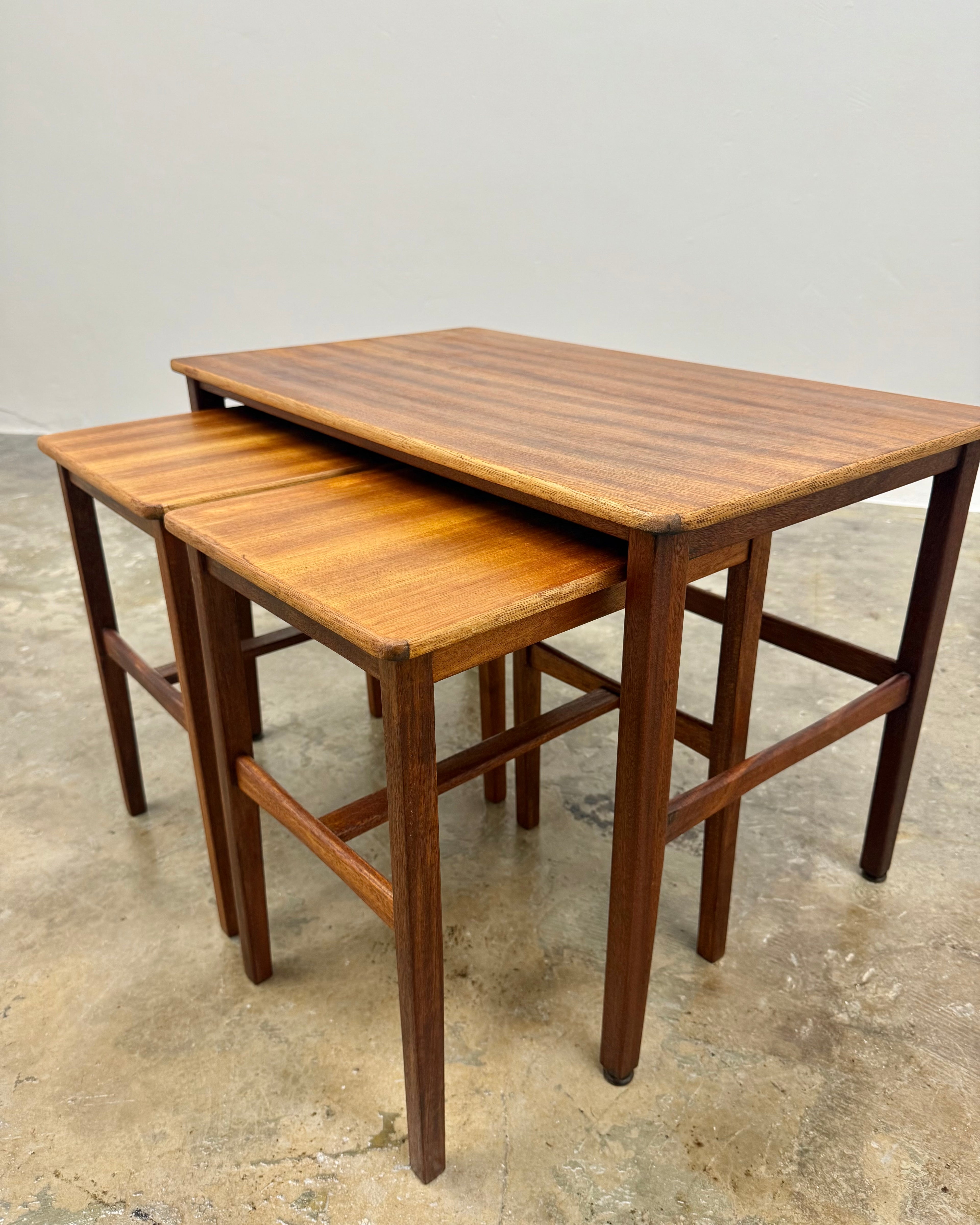 DS VORSTER NESTING TABLES