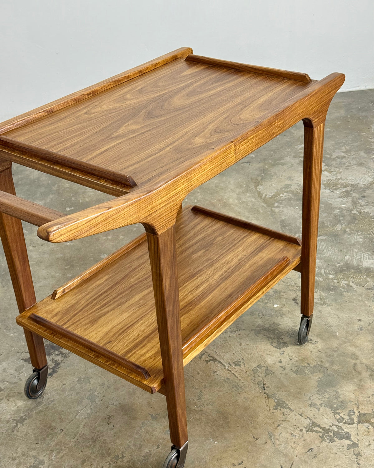 SCANDINAVIAN STYLE MID-CENTURY DRINKS TROLLEY
