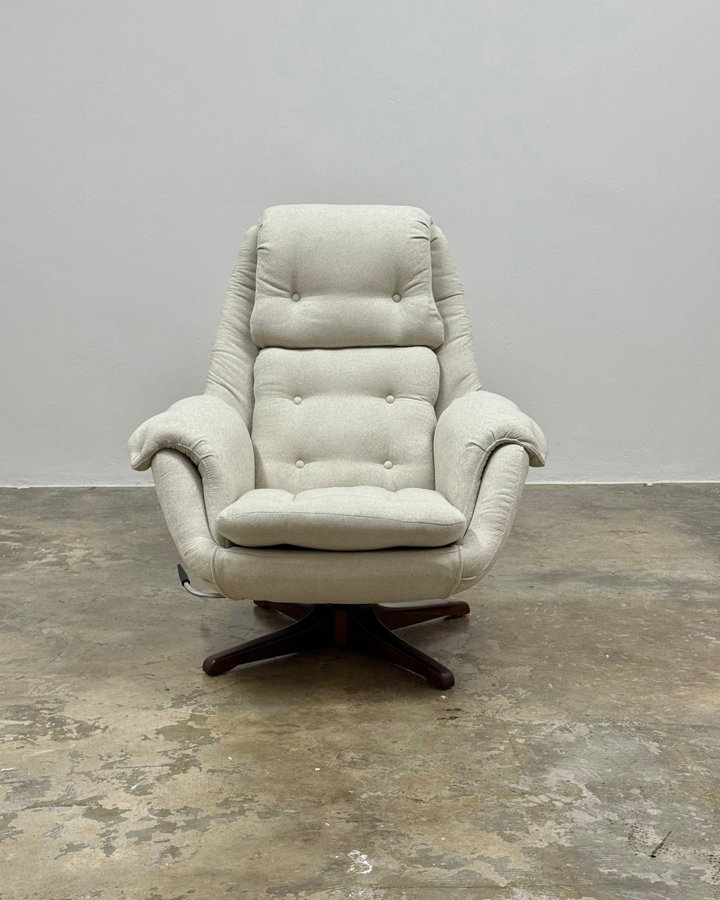 MID-CENTURY SWIVEL CHAIR BY GRAFTON EVEREST