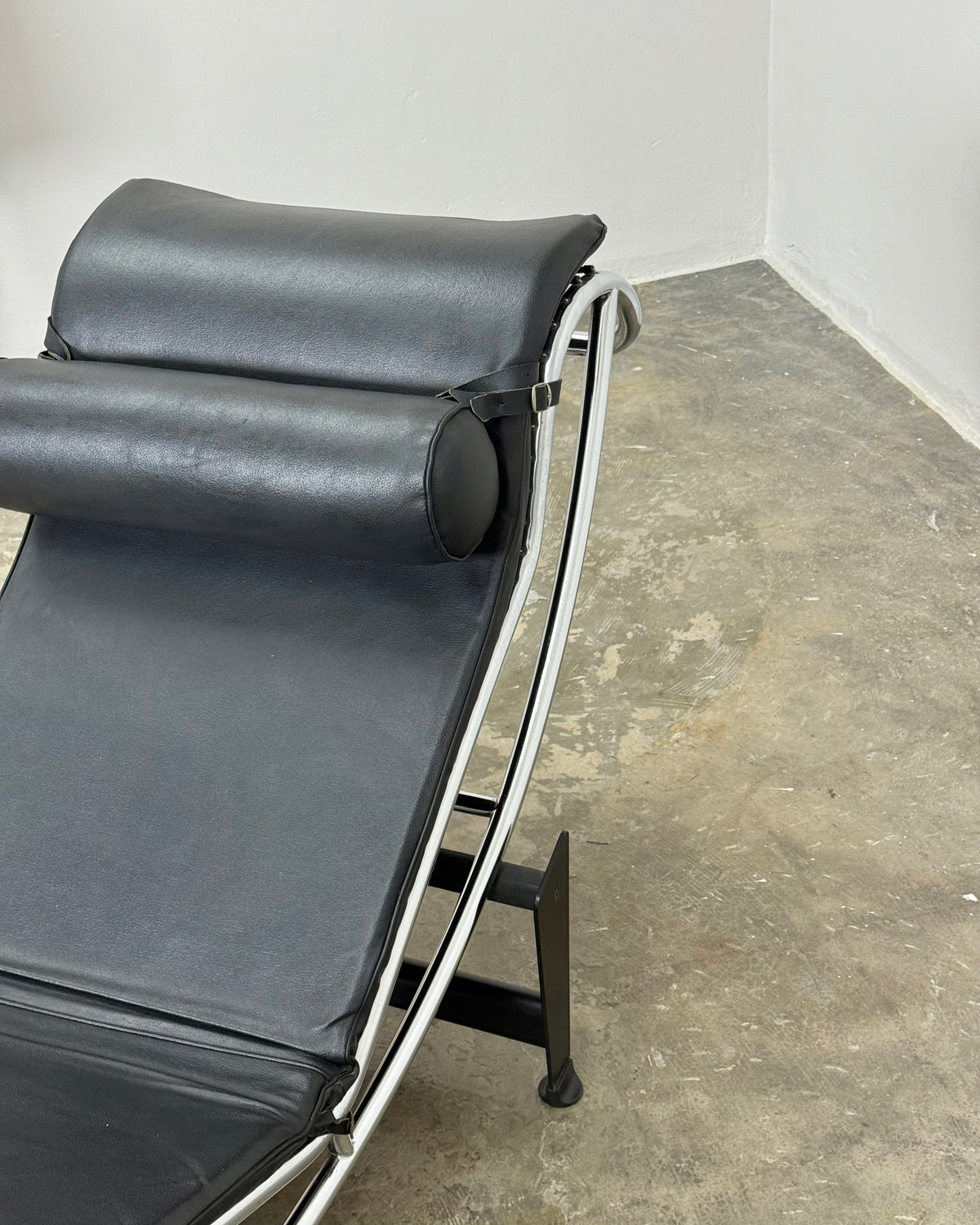 LE CORBUSIER LC4 STYLE CHAISE