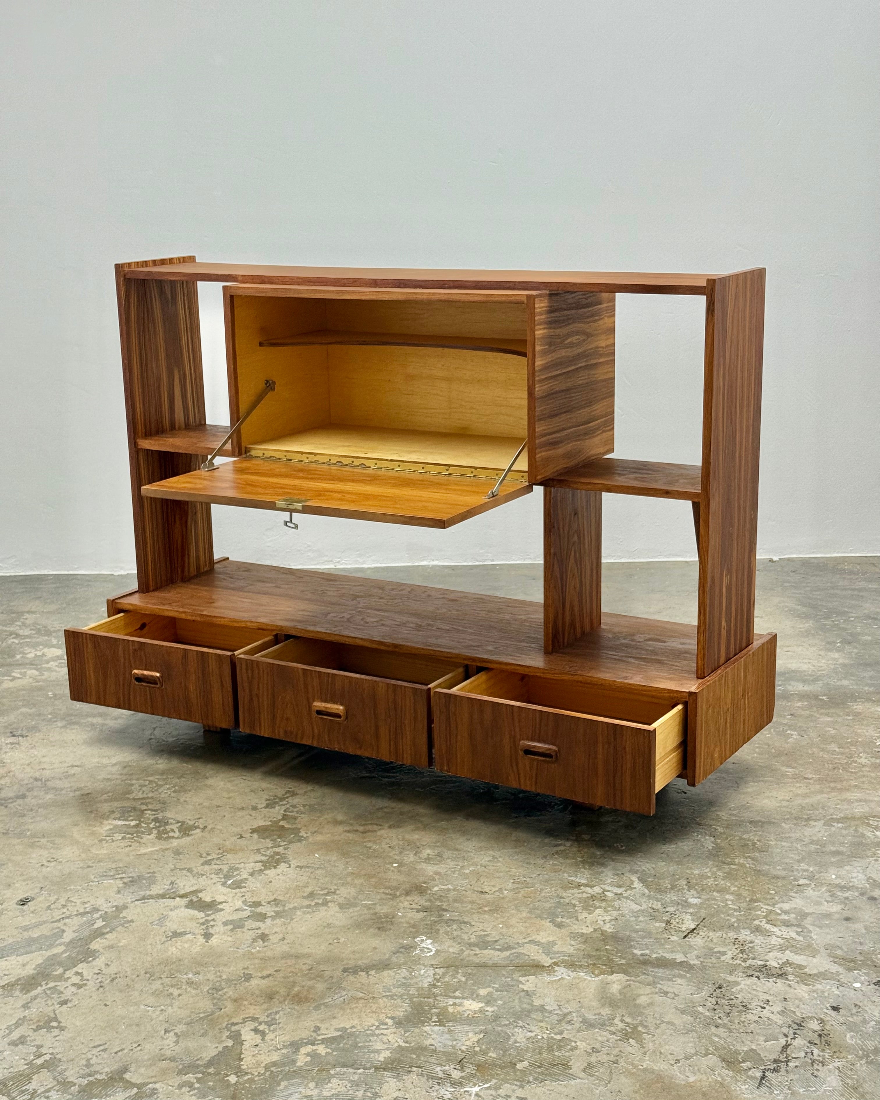 RETRO ROOM DIVIDER / LIQUOR CABINET