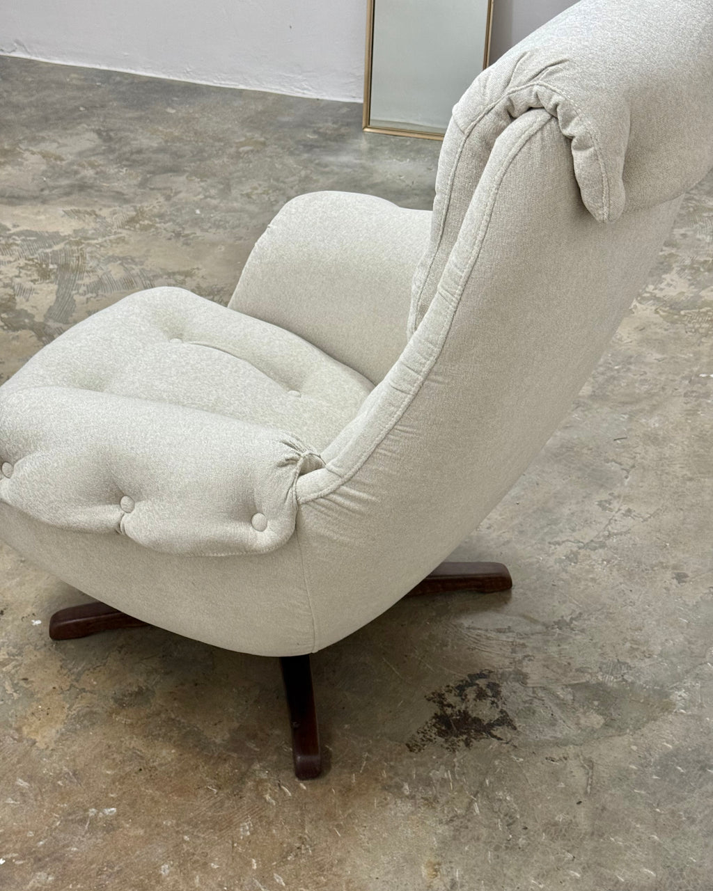 MID-CENTURY SWIVEL CHAIR BY GRAFTON EVEREST