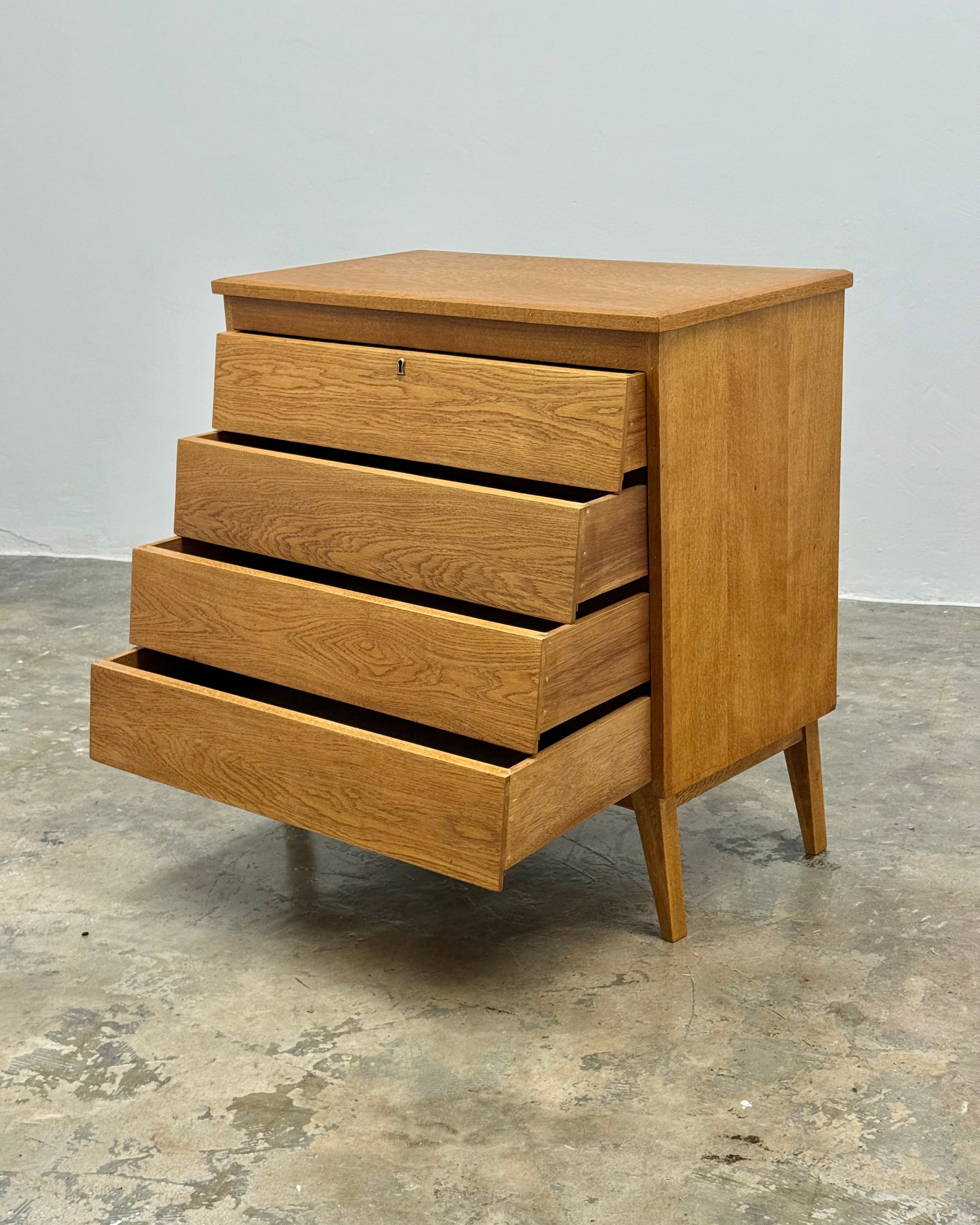 RETRO OAK CHEST OF DRAWERS