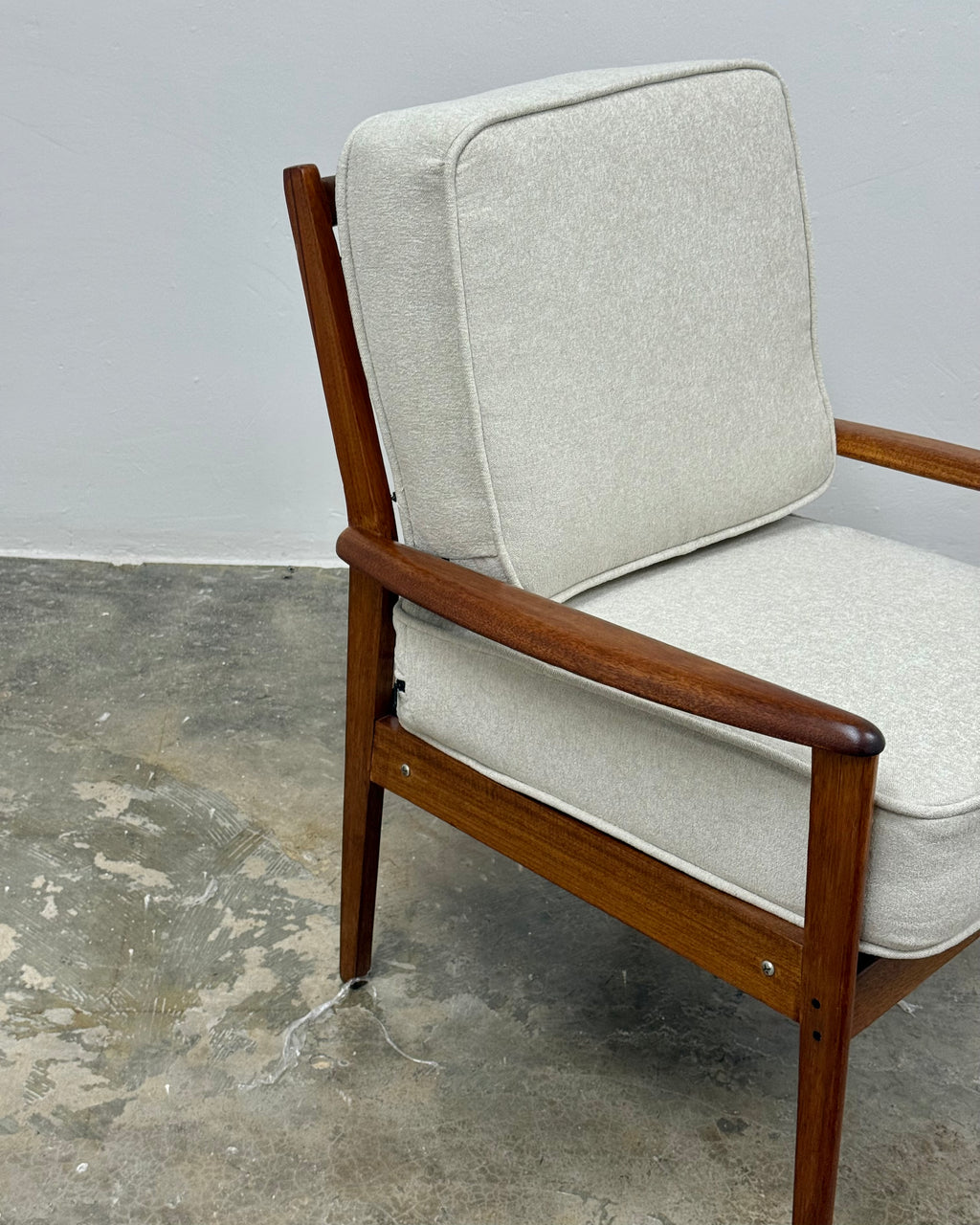 MID-CENTURY ARMCHAIR PAIR BY PARKER-KNOLL 1