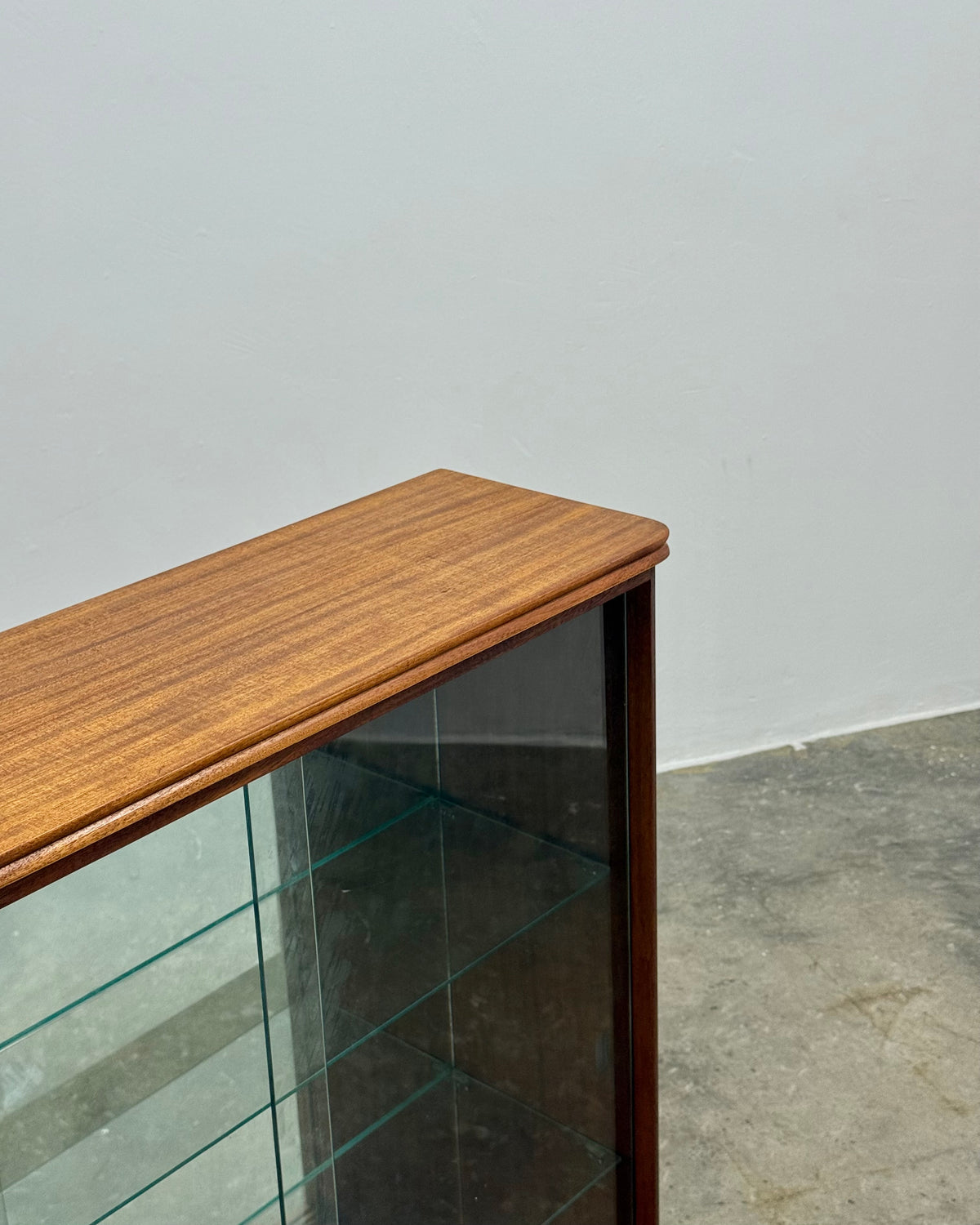 MID-CENTURY DISPLAY CABINET