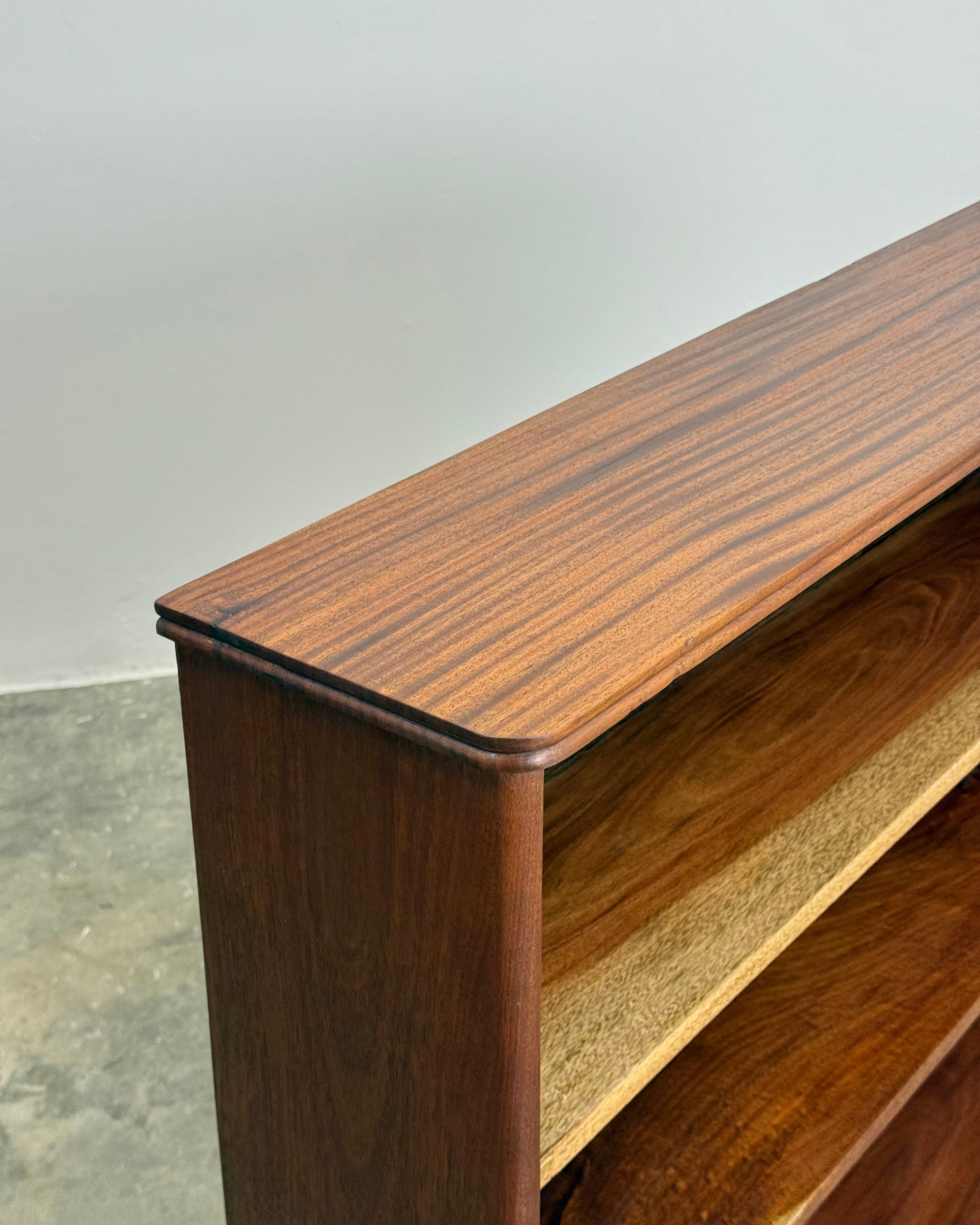 MID-CENTURY BOOKSHELF