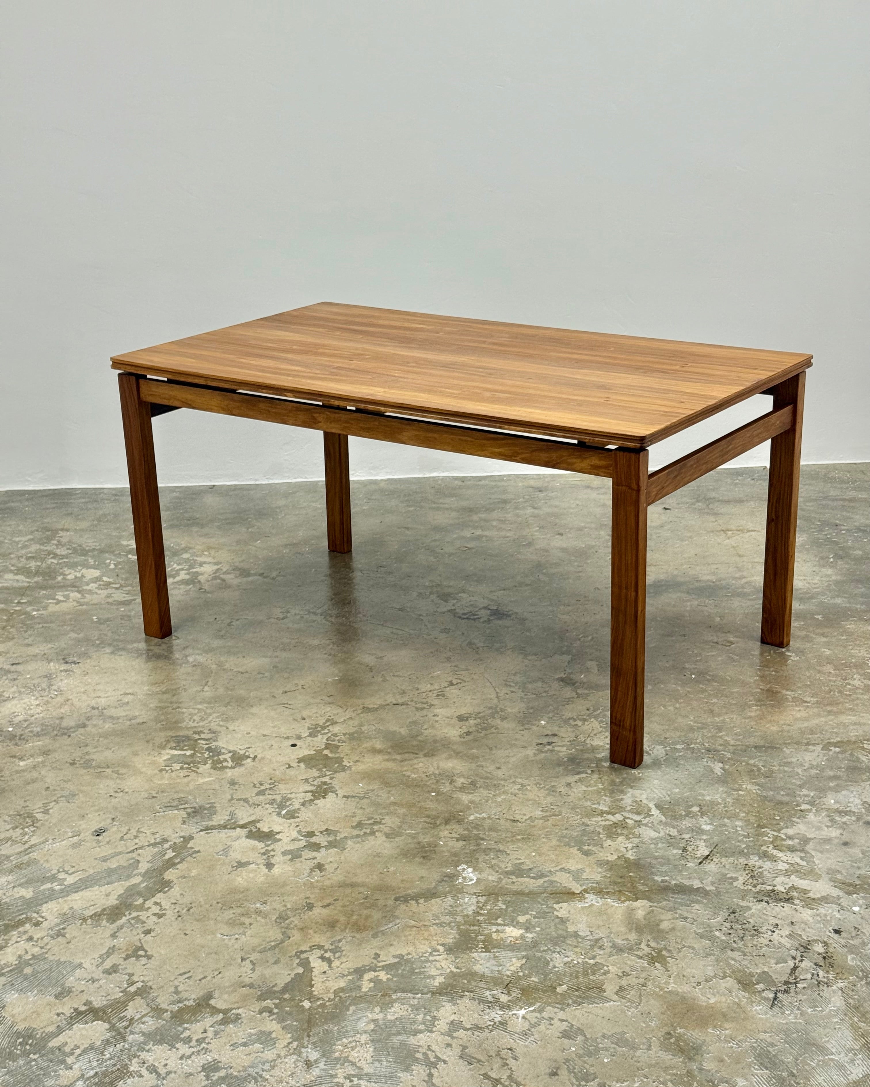 6 SEATER DINING TABLE BY NOVOCRAFT
