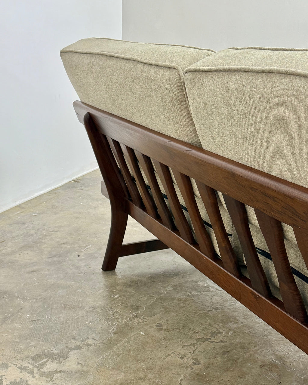MID-CENTURY 3 SEATER COUCH BY AIRFLEX