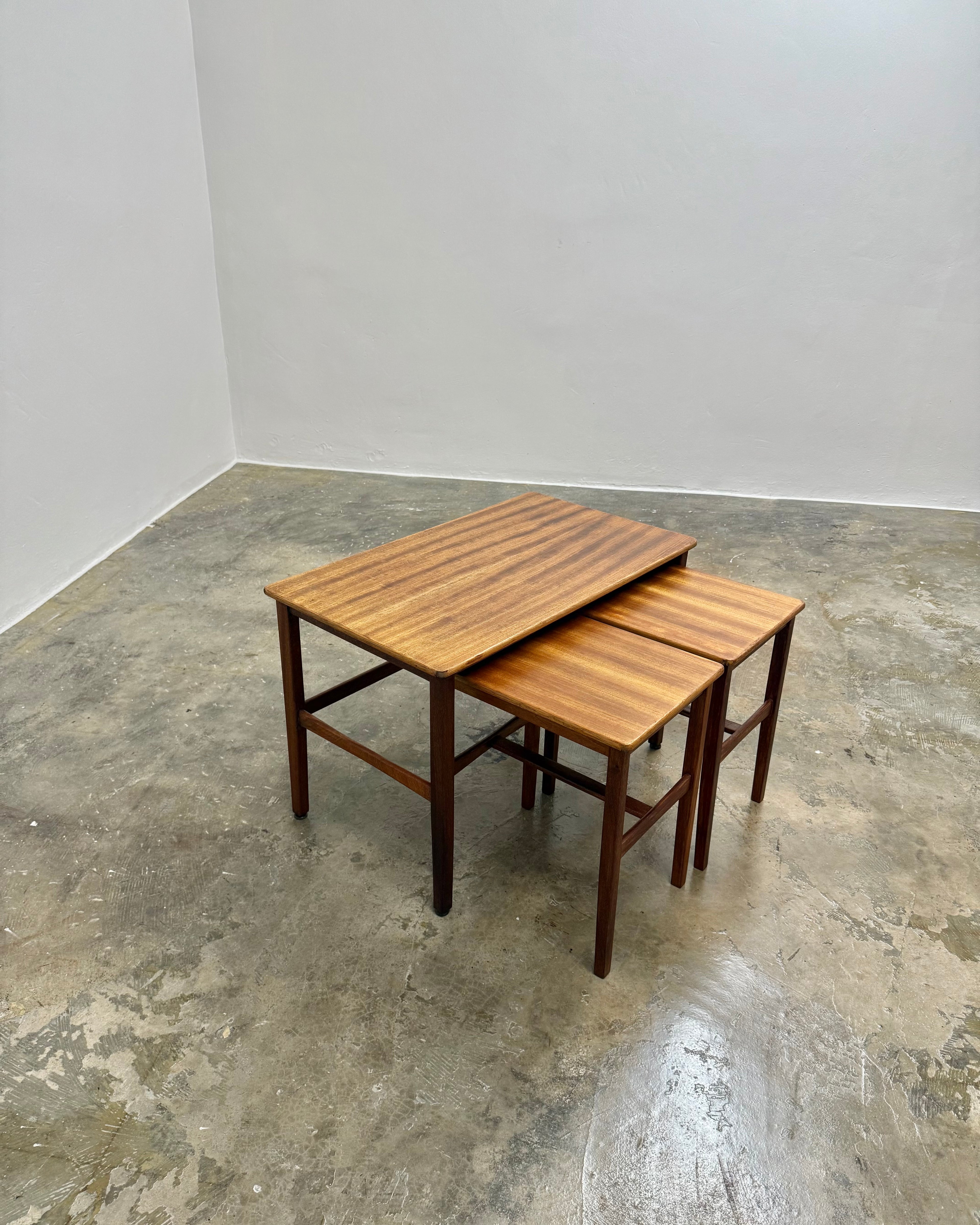 DS VORSTER NESTING TABLES