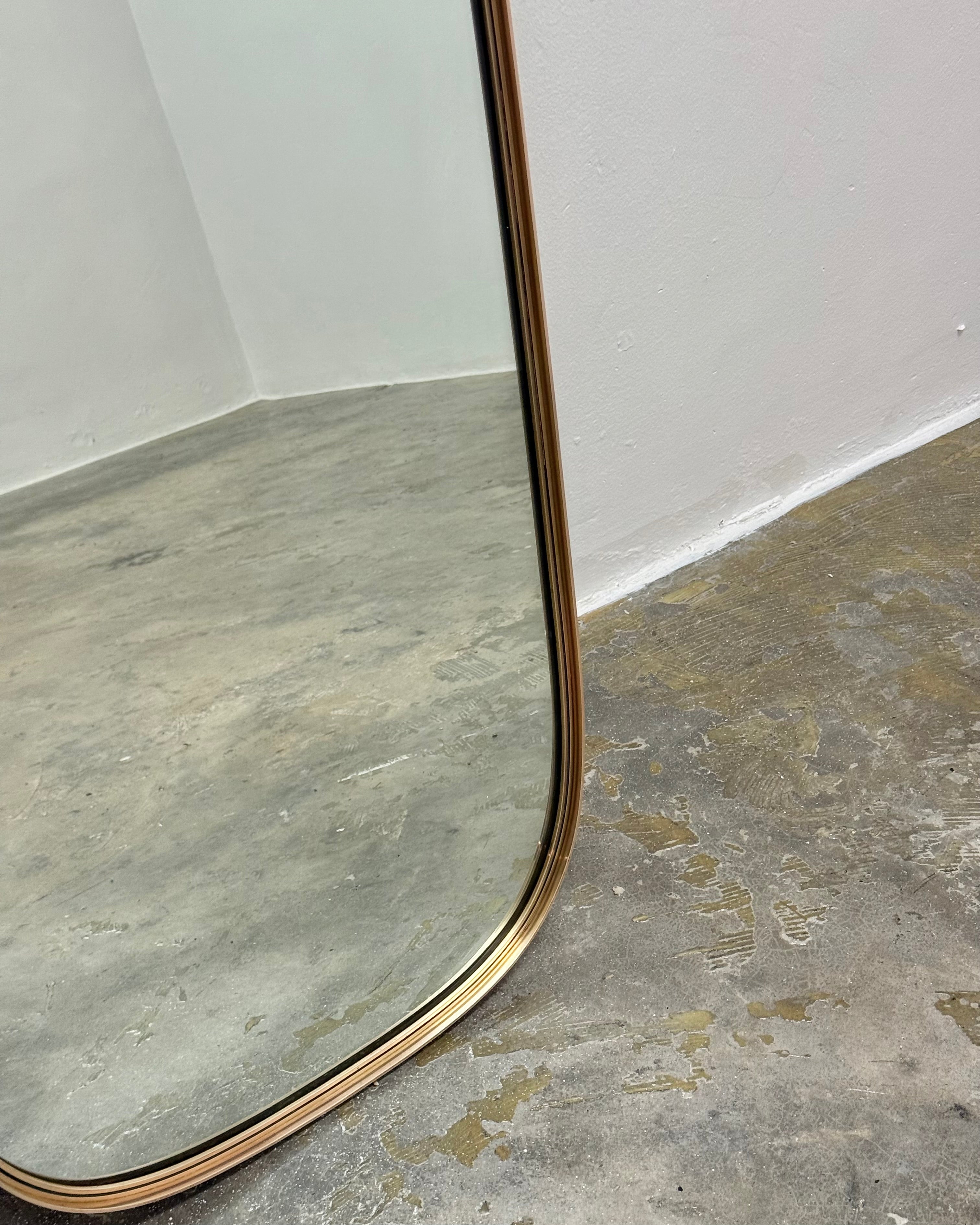 RETRO CAPSULE SHAPED MIRROR - SOLID BRASS