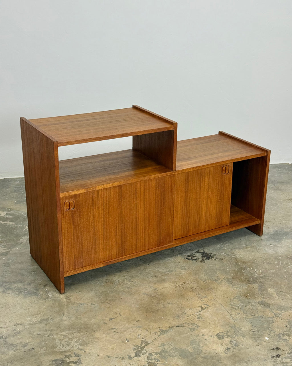 MID-CENTURY RECORD CABINET / HIFI STAND
