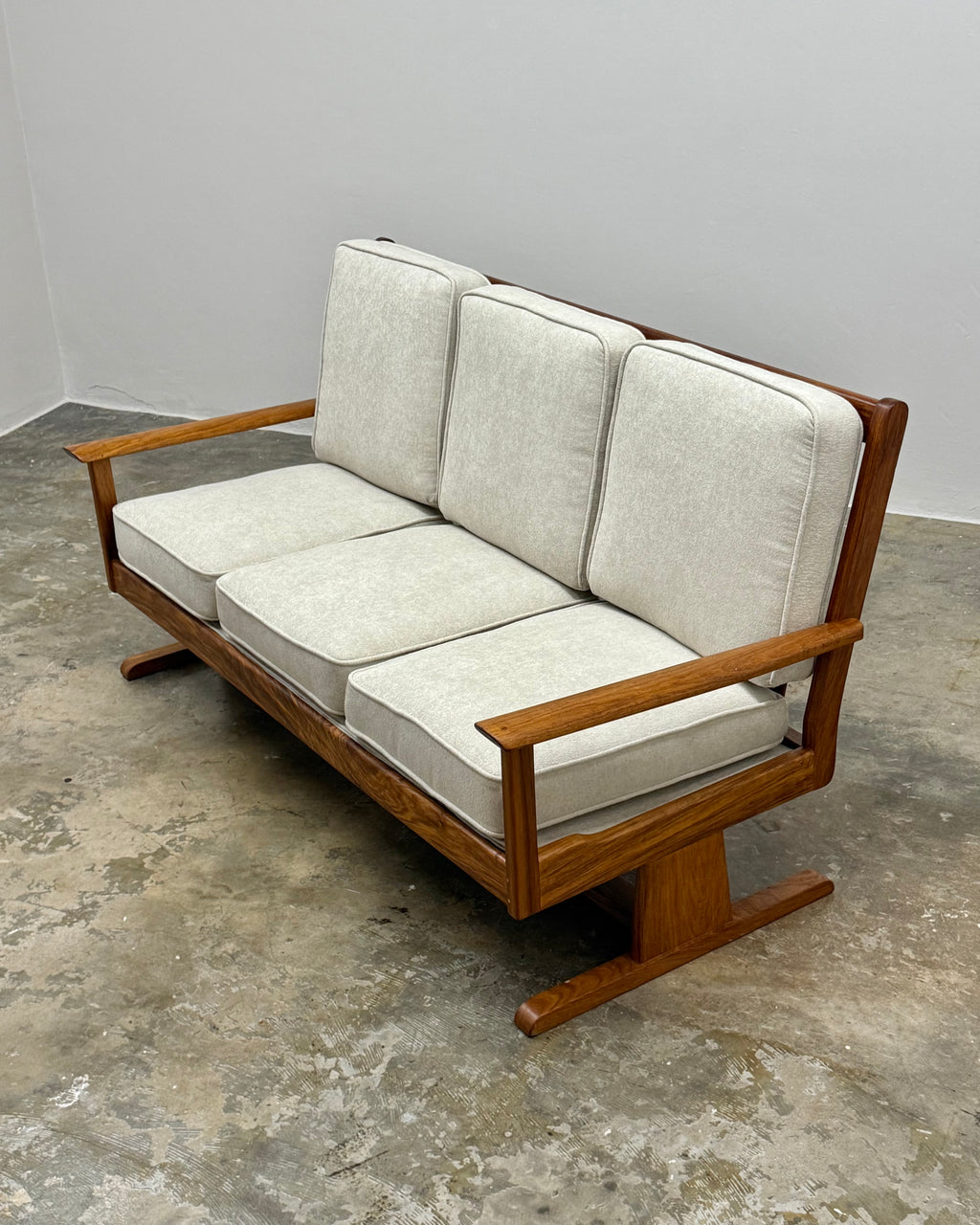 3 SEATER MID-CENTURY SOFA IN KIAAT