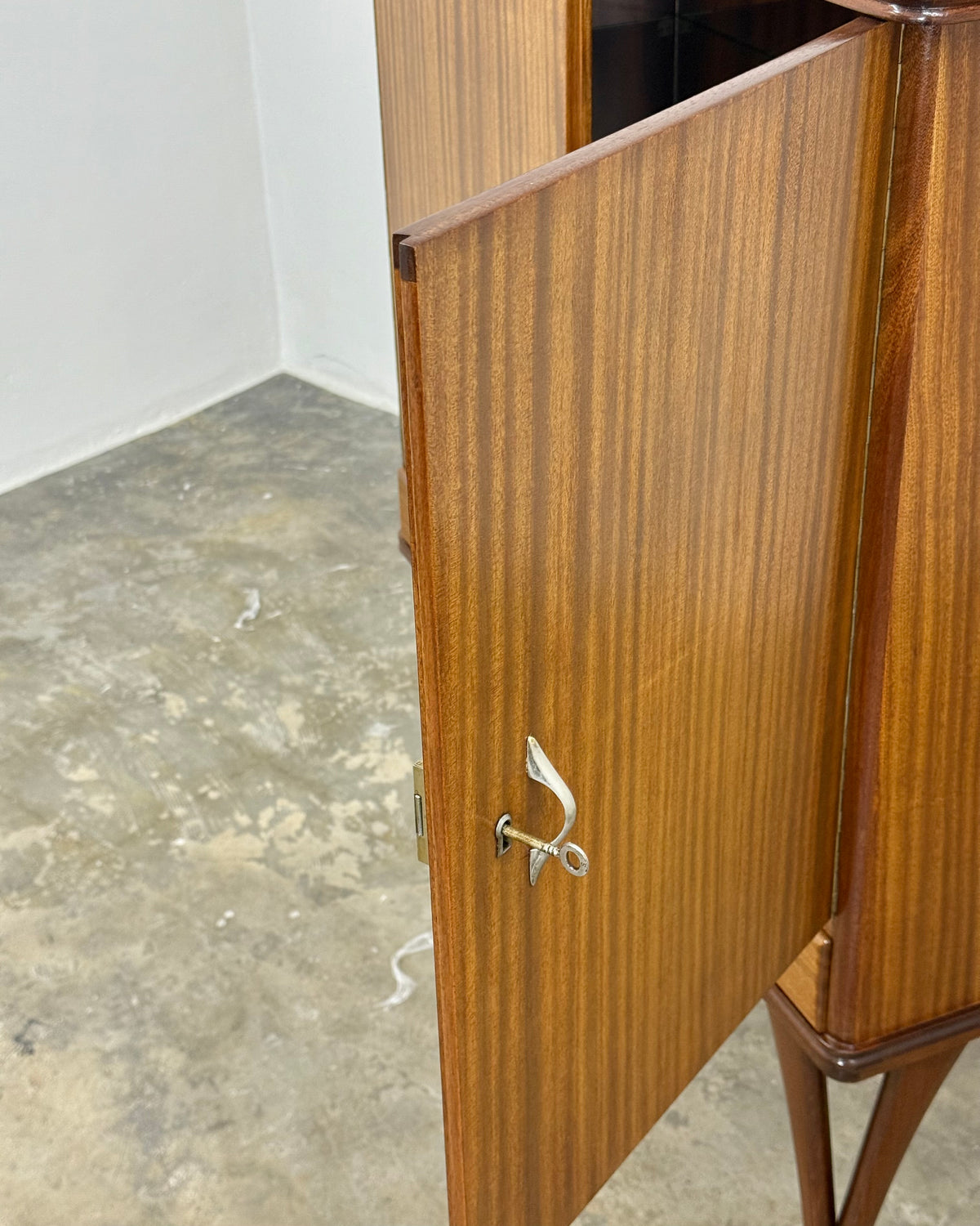 MID-CENTURY DRINKS CABINET