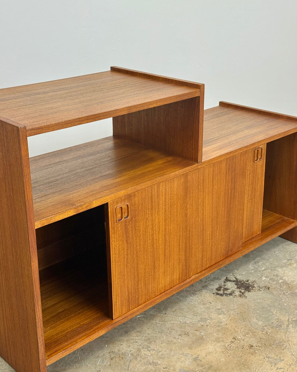 MID-CENTURY RECORD CABINET / HIFI STAND
