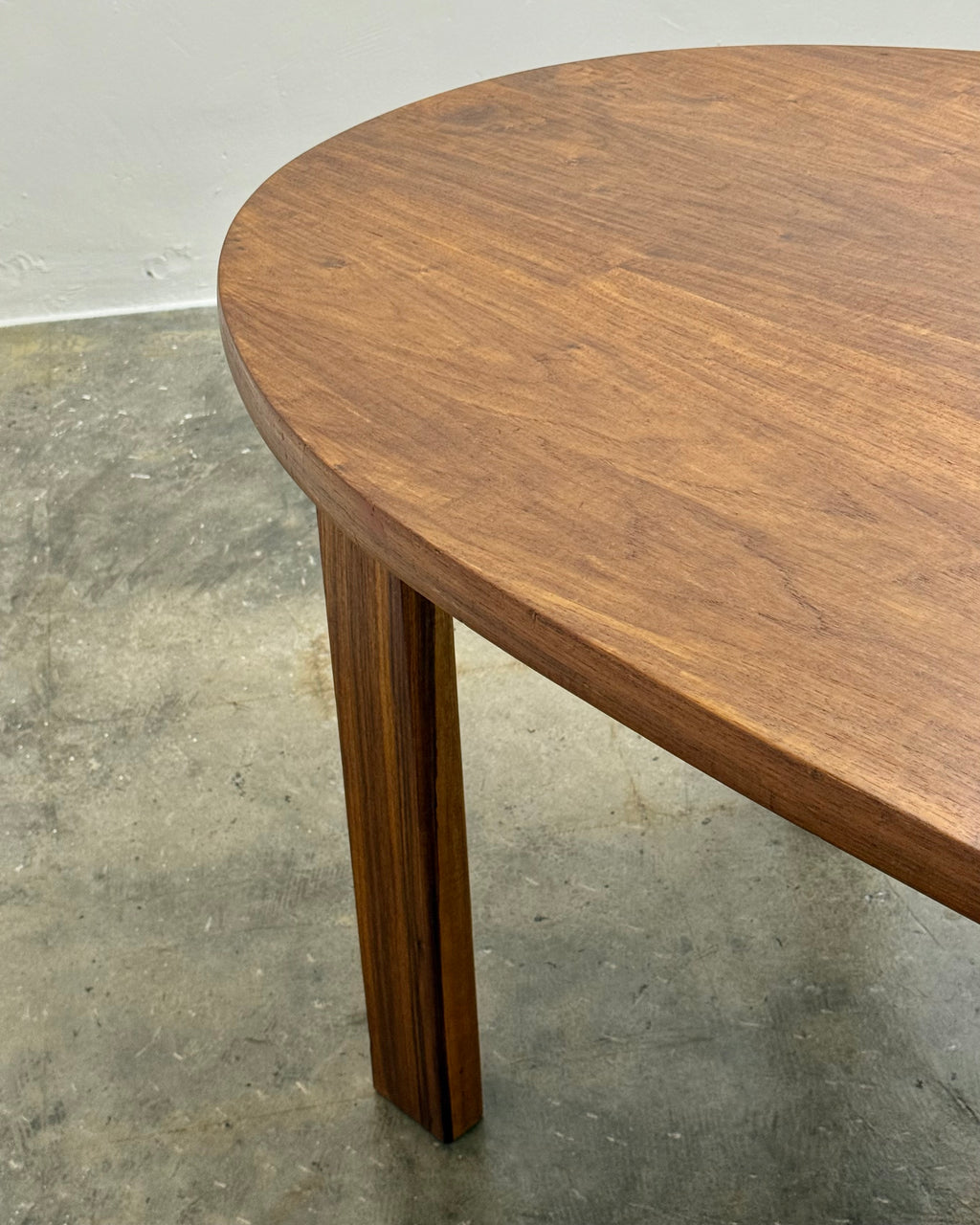 MID-CENTURY EXTENDABLE DINING TABLE IN KIAAT