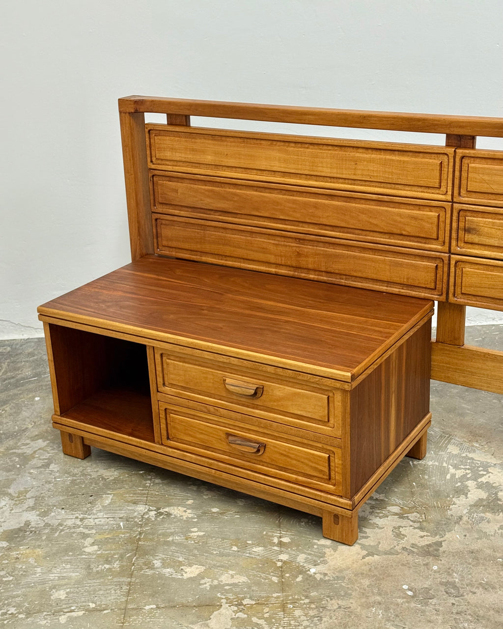 QUEEN HEADBOARD & PEDESTALS BY TORRENTE