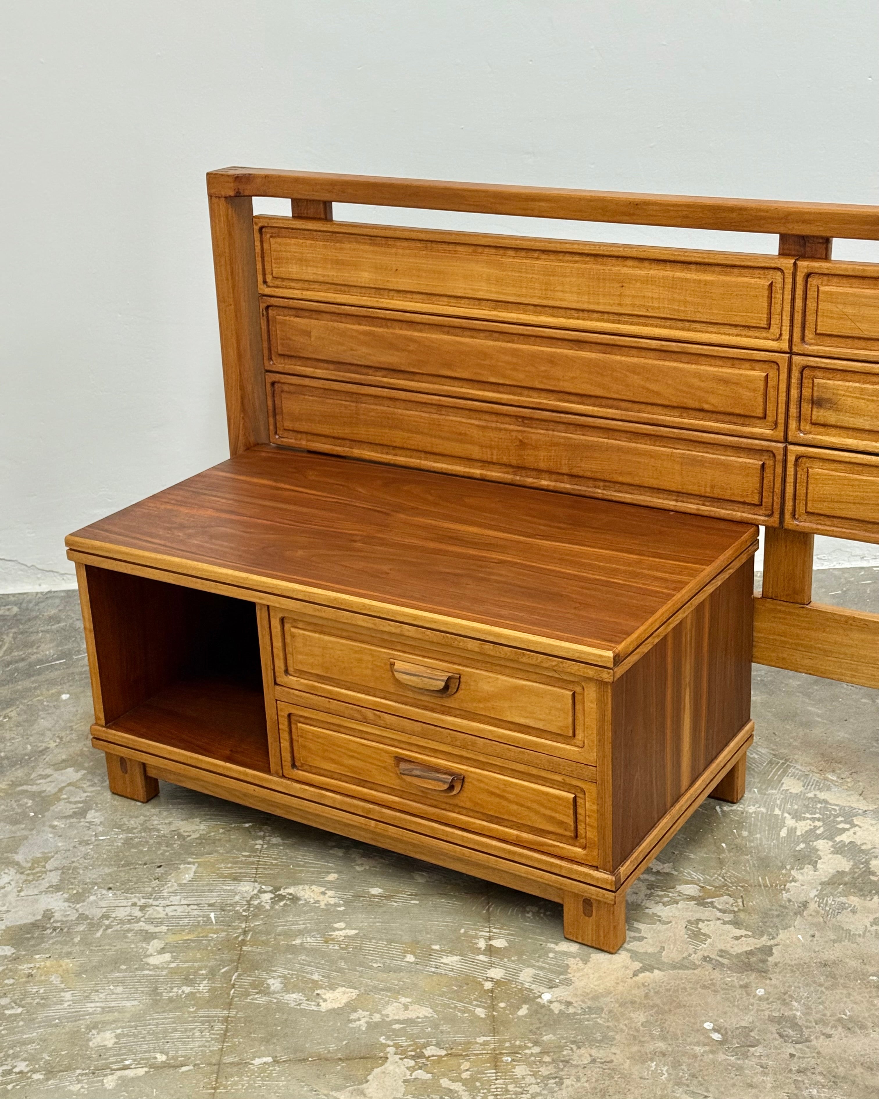 QUEEN HEADBOARD & PEDESTALS BY TORRENTE