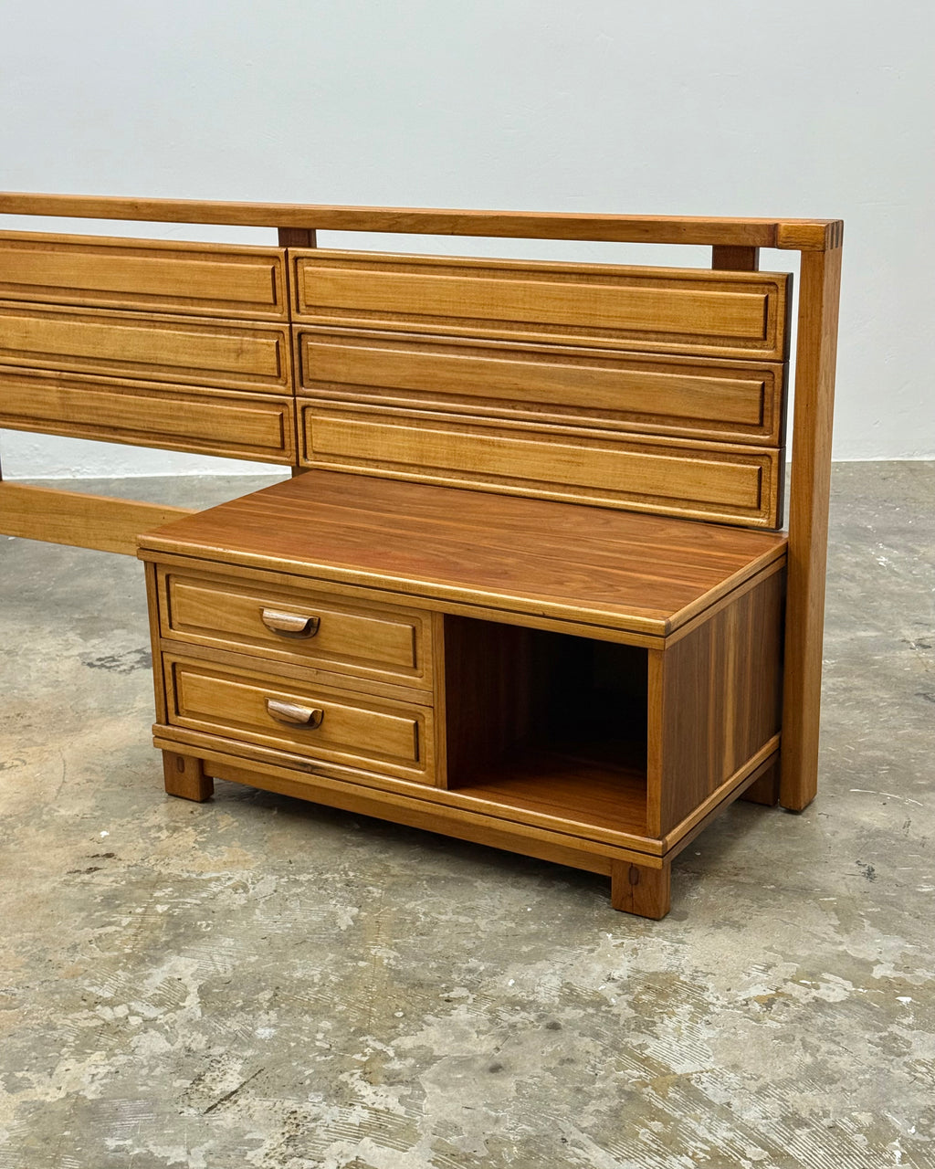 QUEEN HEADBOARD & PEDESTALS BY TORRENTE