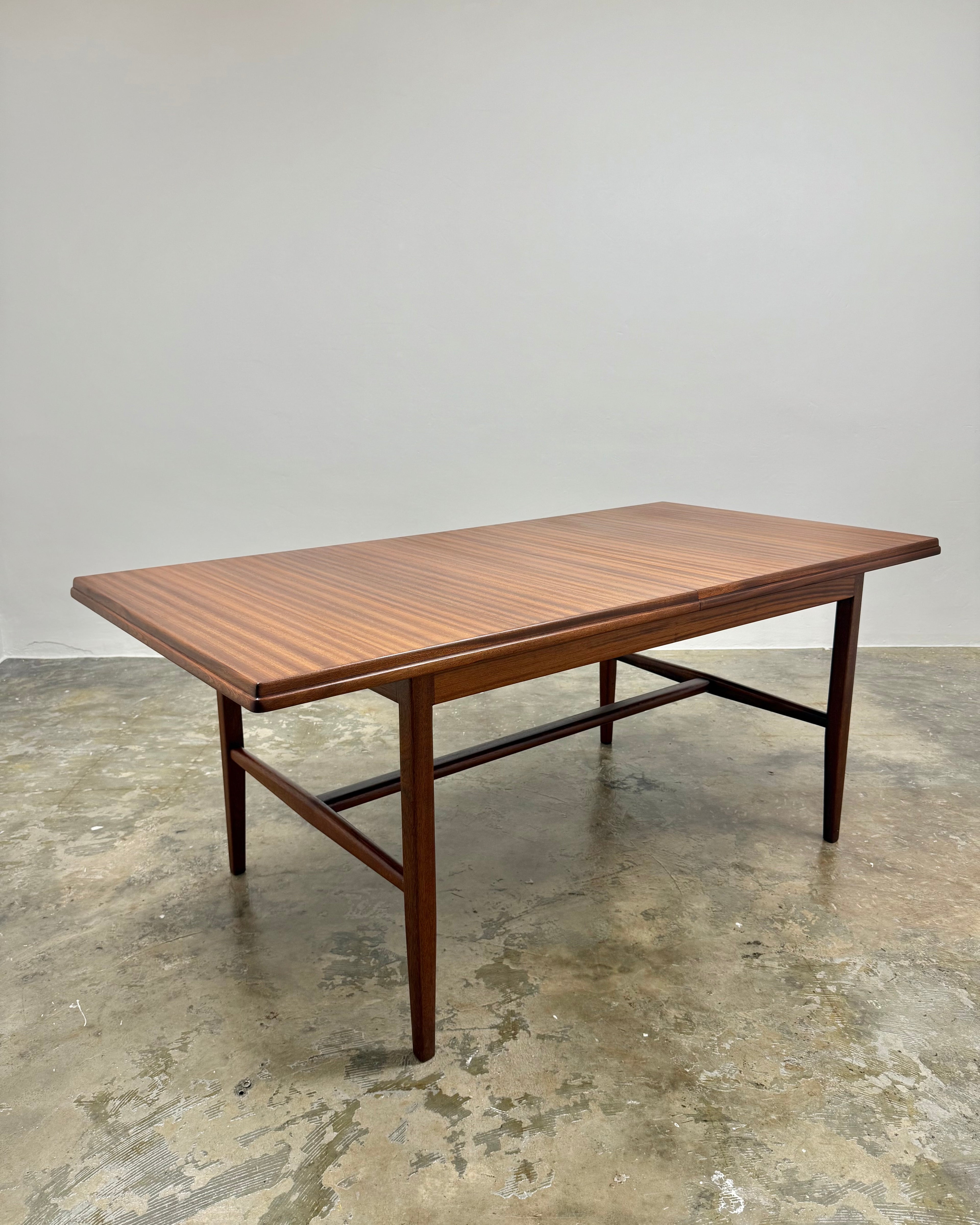 DS VORSTER DINING SET