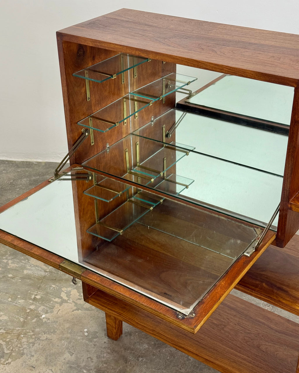 MID-CENTURY ROOM DIVIDER / LIQUOR CABINET