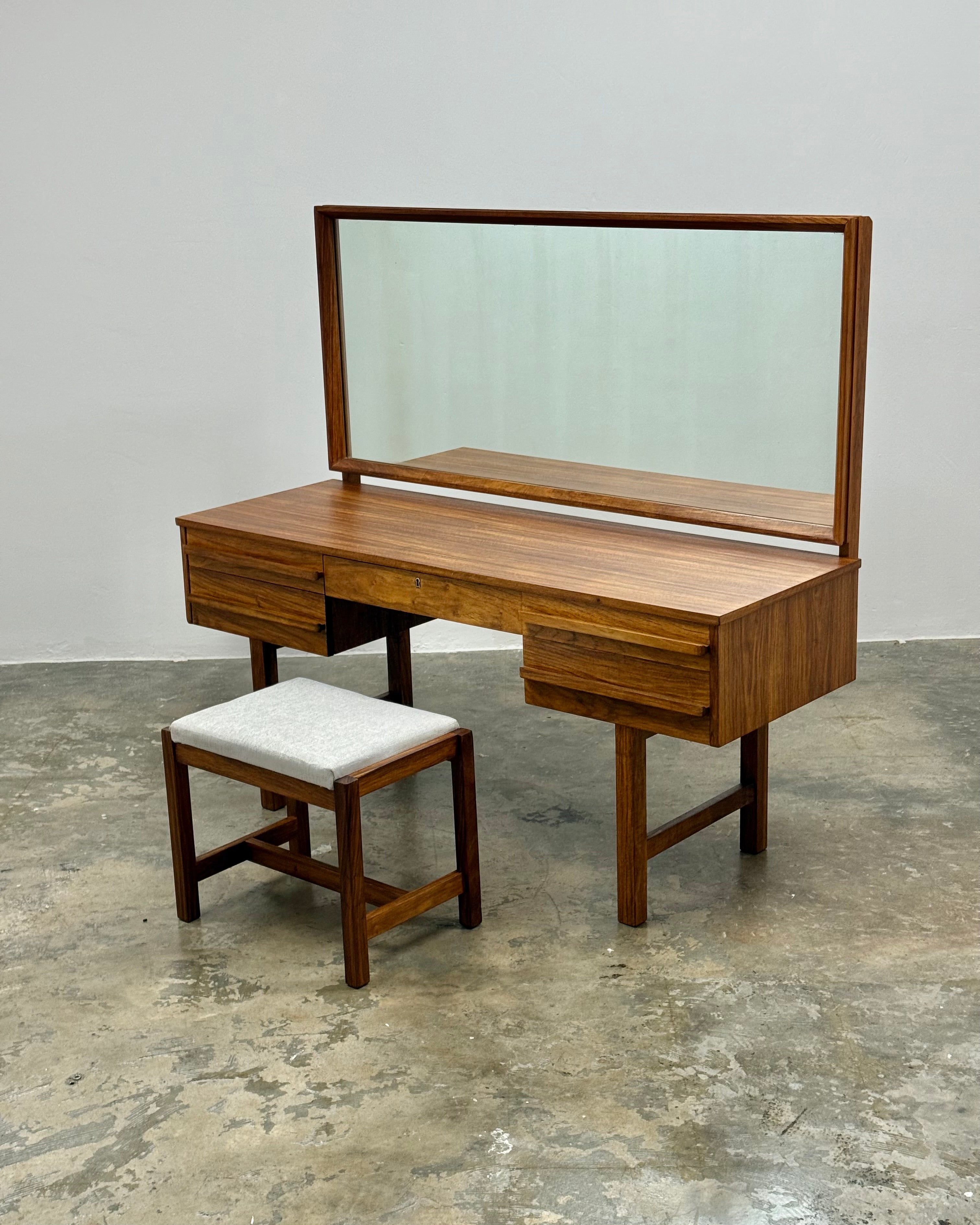 MID-CENTURY DRESSING TABLE & STOOL