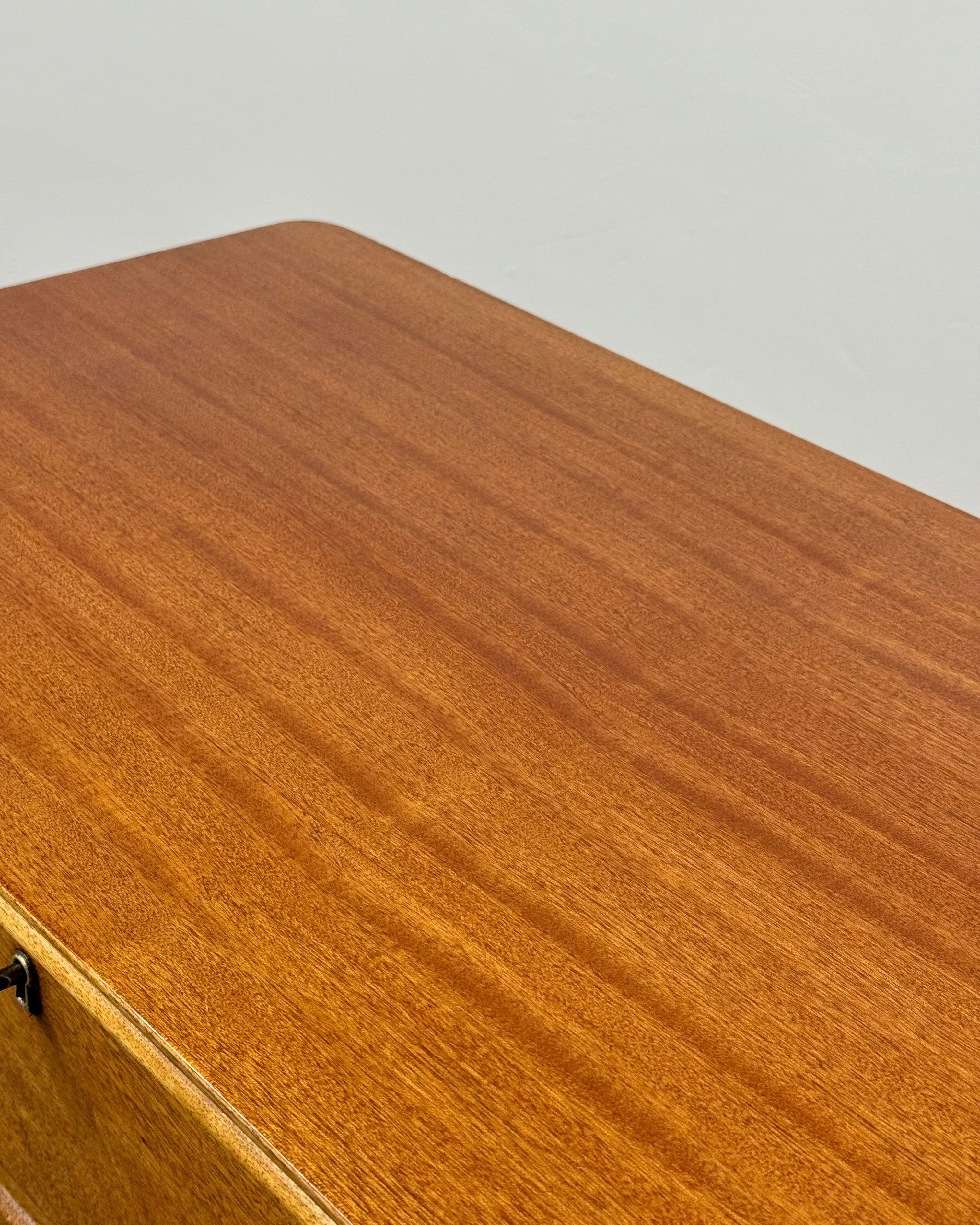 MID-CENTURY CHEST OF DRAWERS