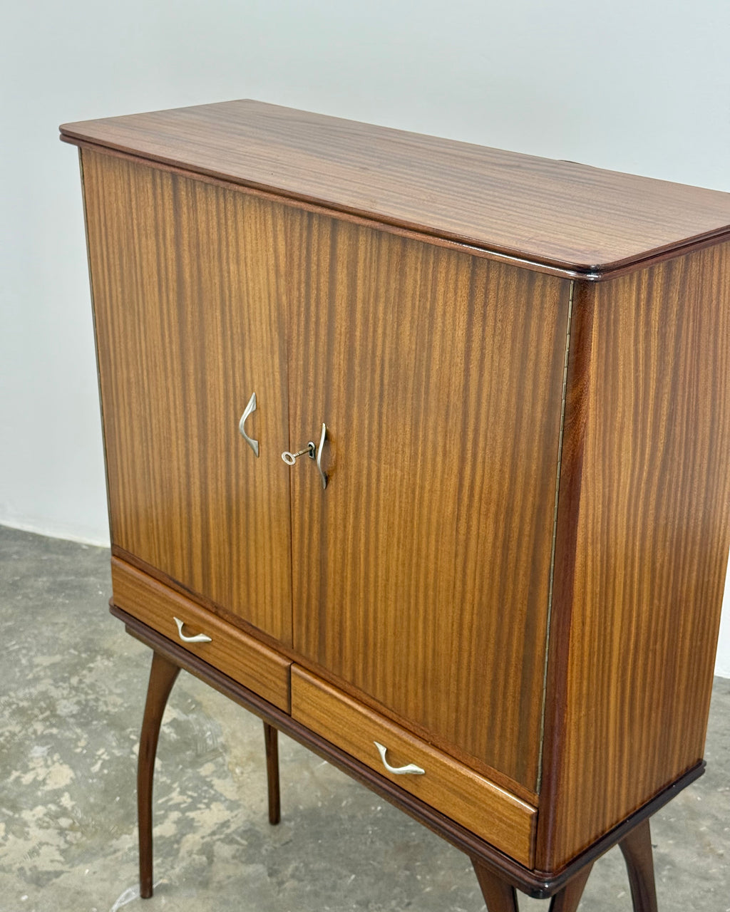 MID-CENTURY DRINKS CABINET